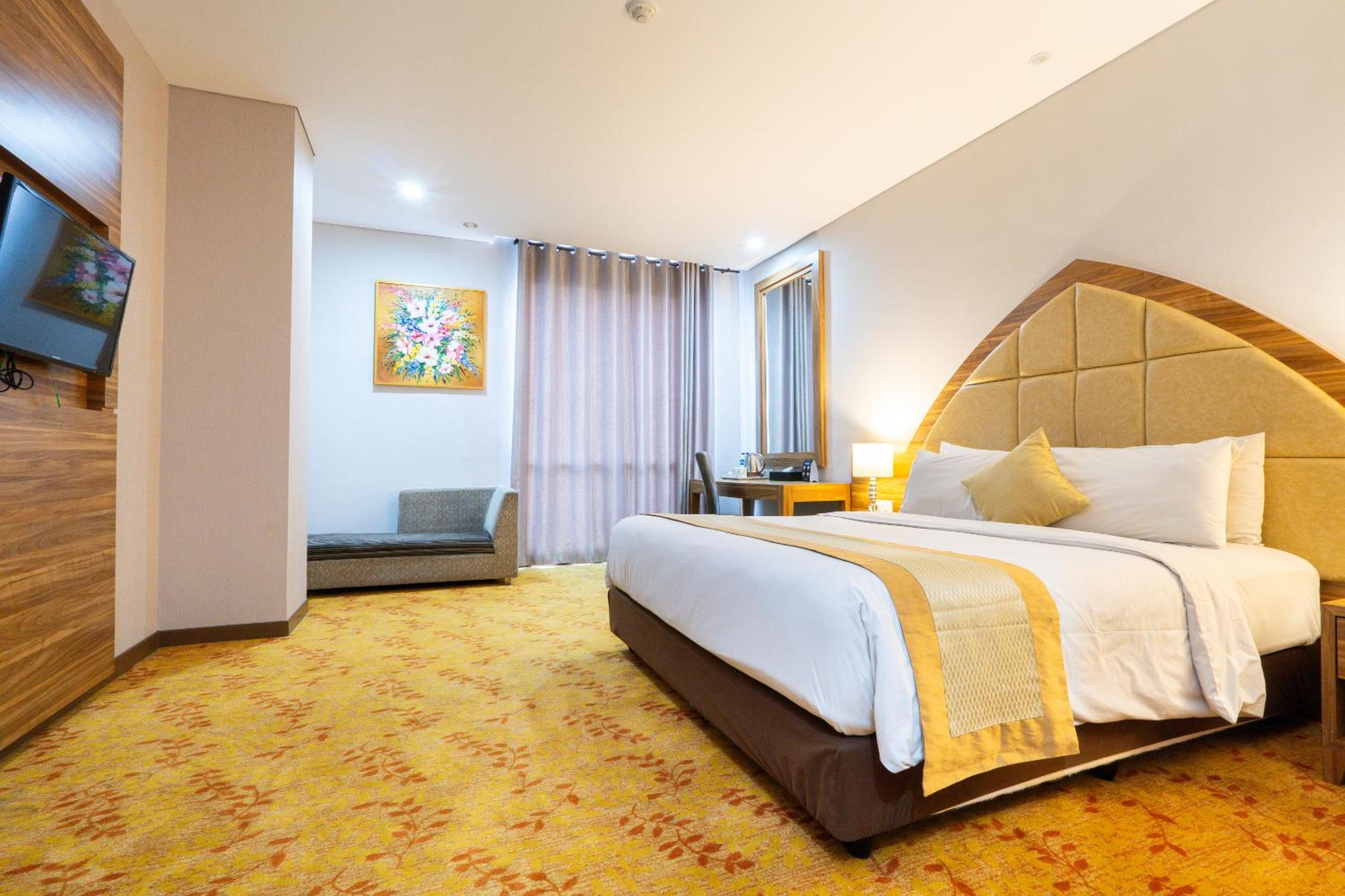 Deluxe King Room photo 2