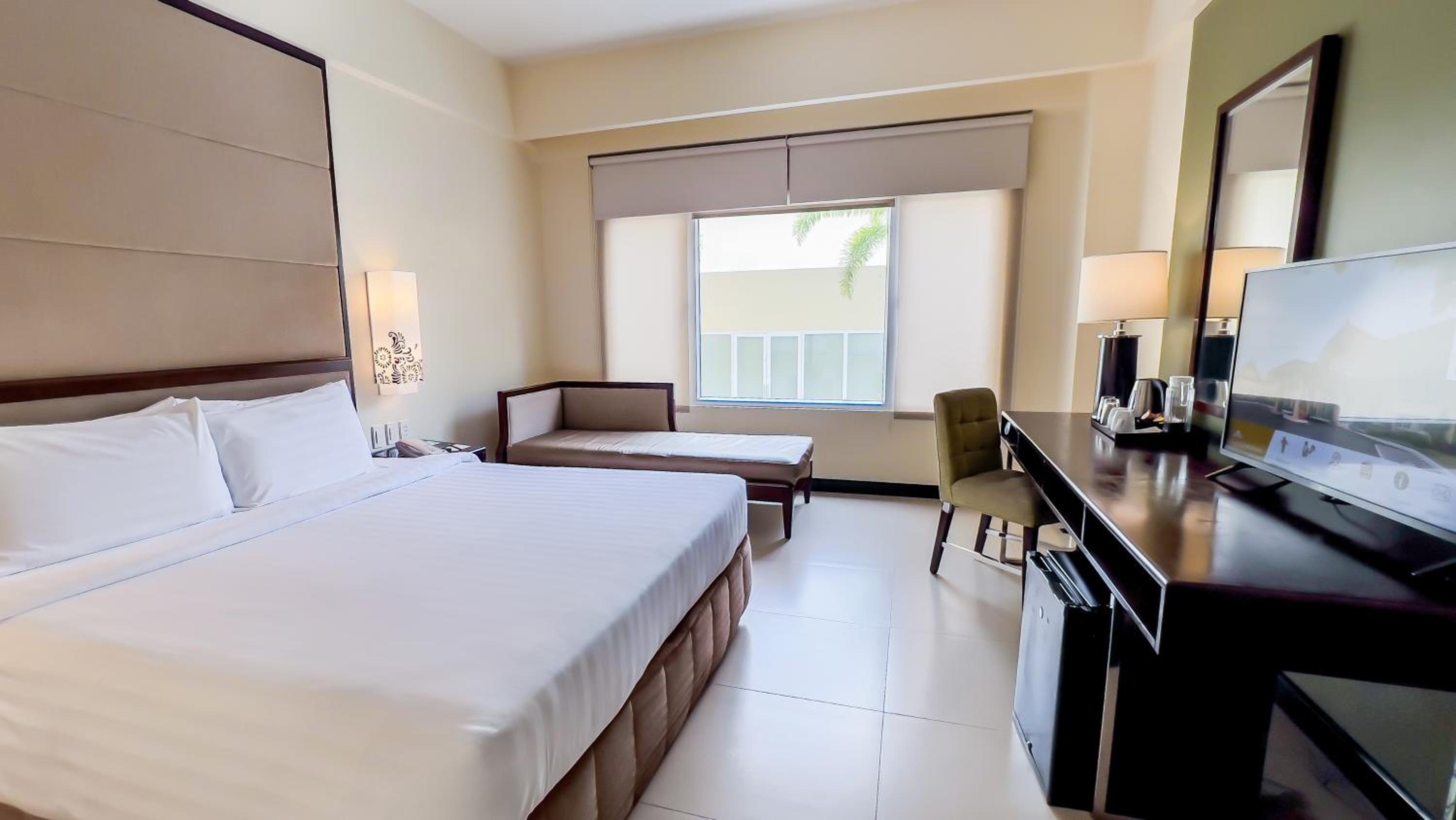 Deluxe King Room - Photo 4