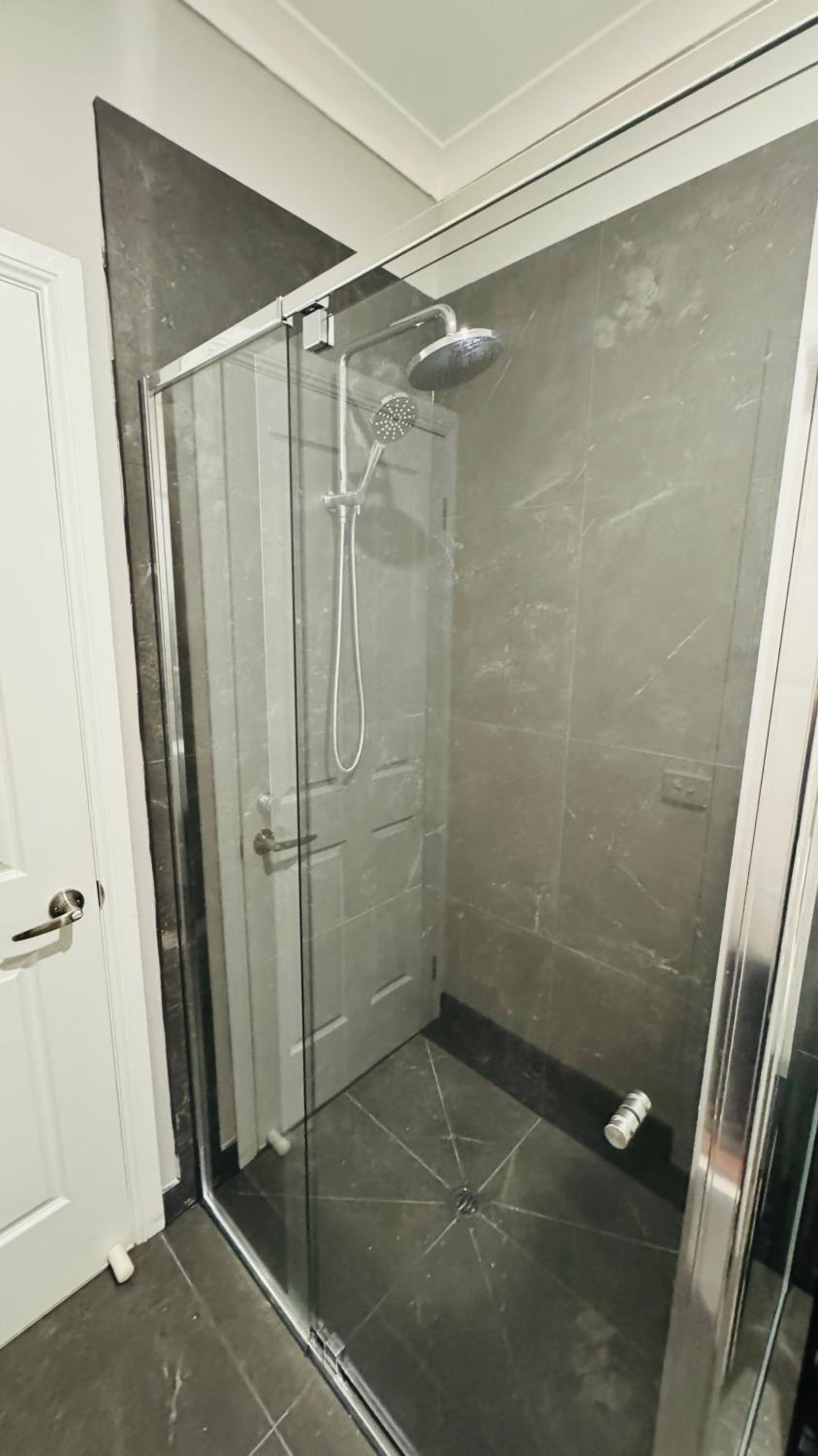 Family Room with Shared Bathroom photo 3