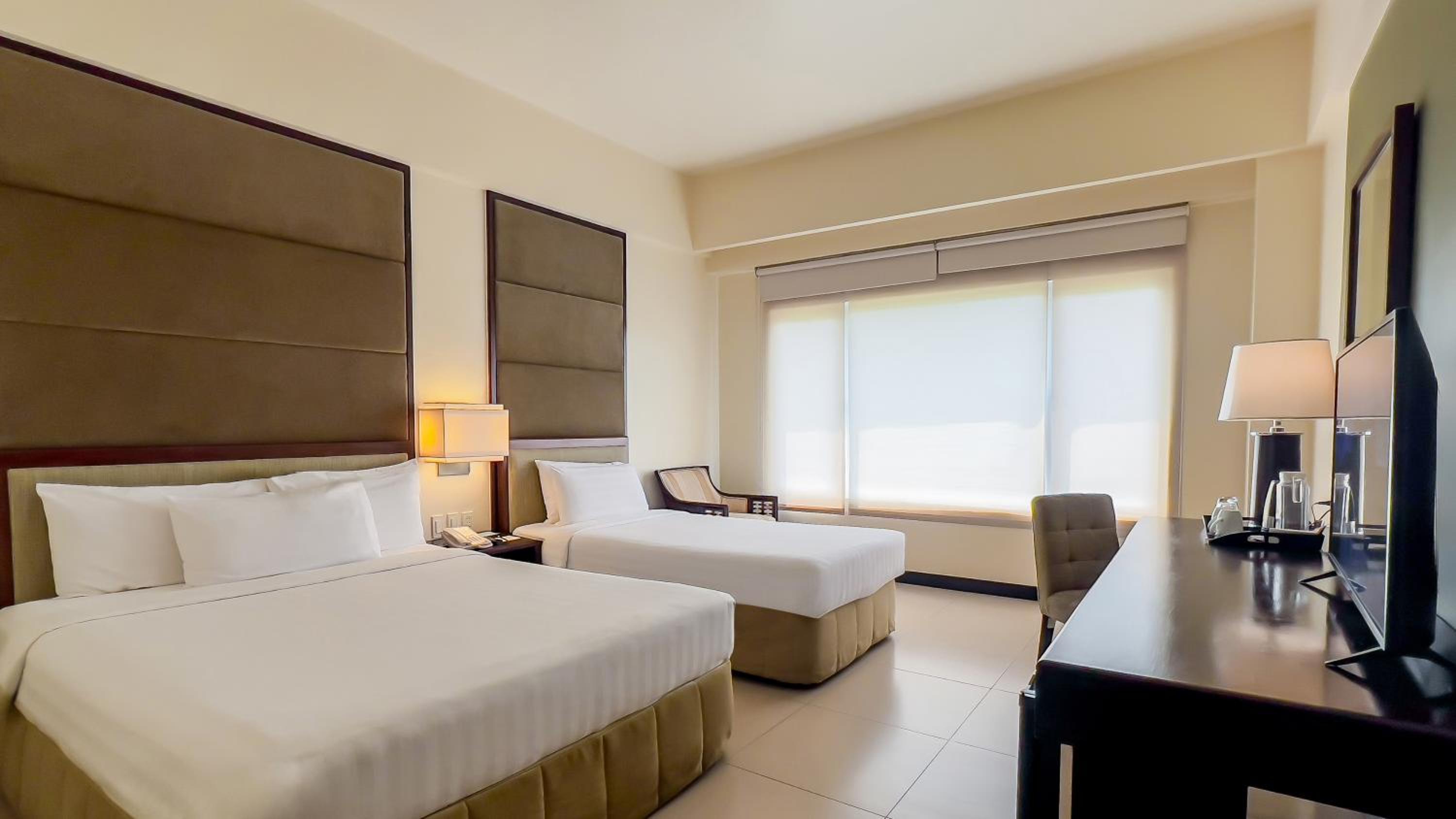 Deluxe Queen Room - Photo 6