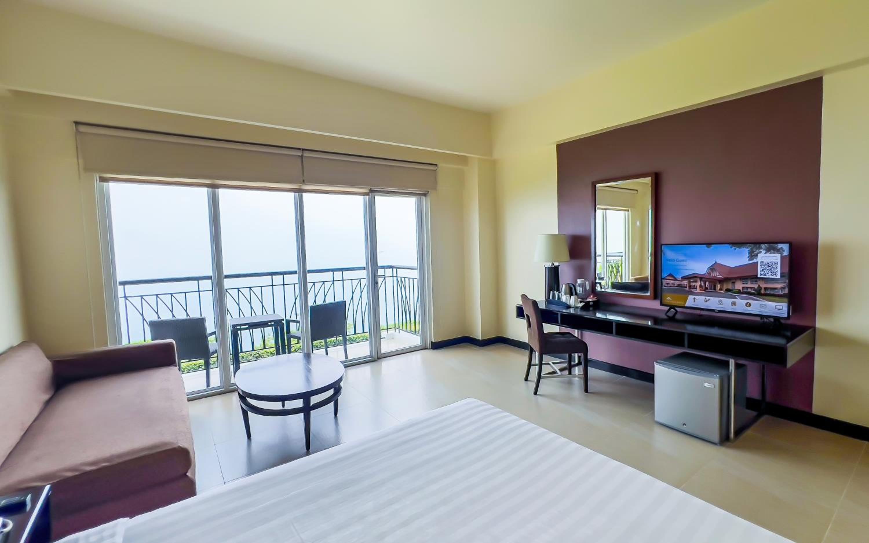 Premier King Room photo 3