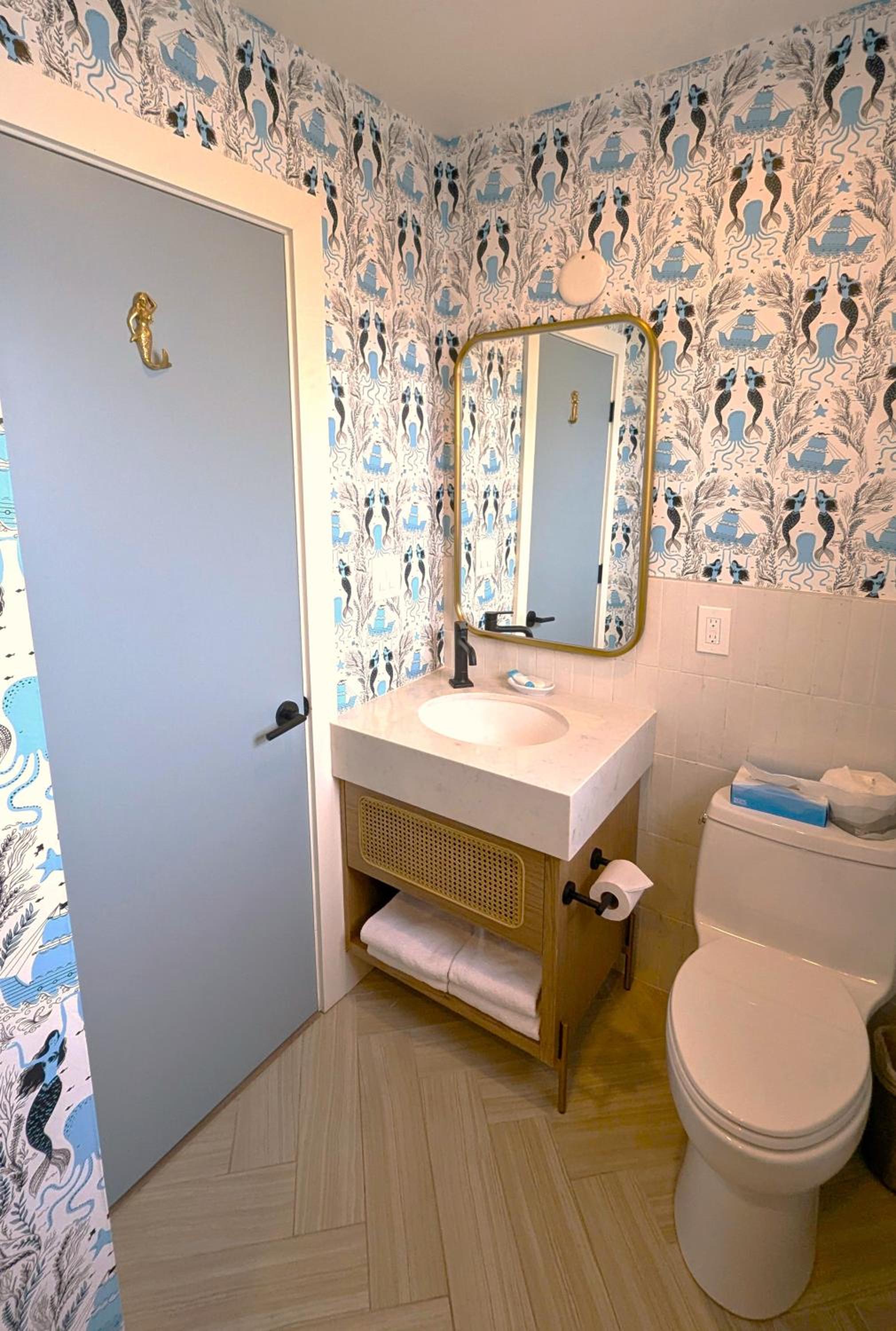 Deluxe Queen Room with Two Queen Beds - Photo 2