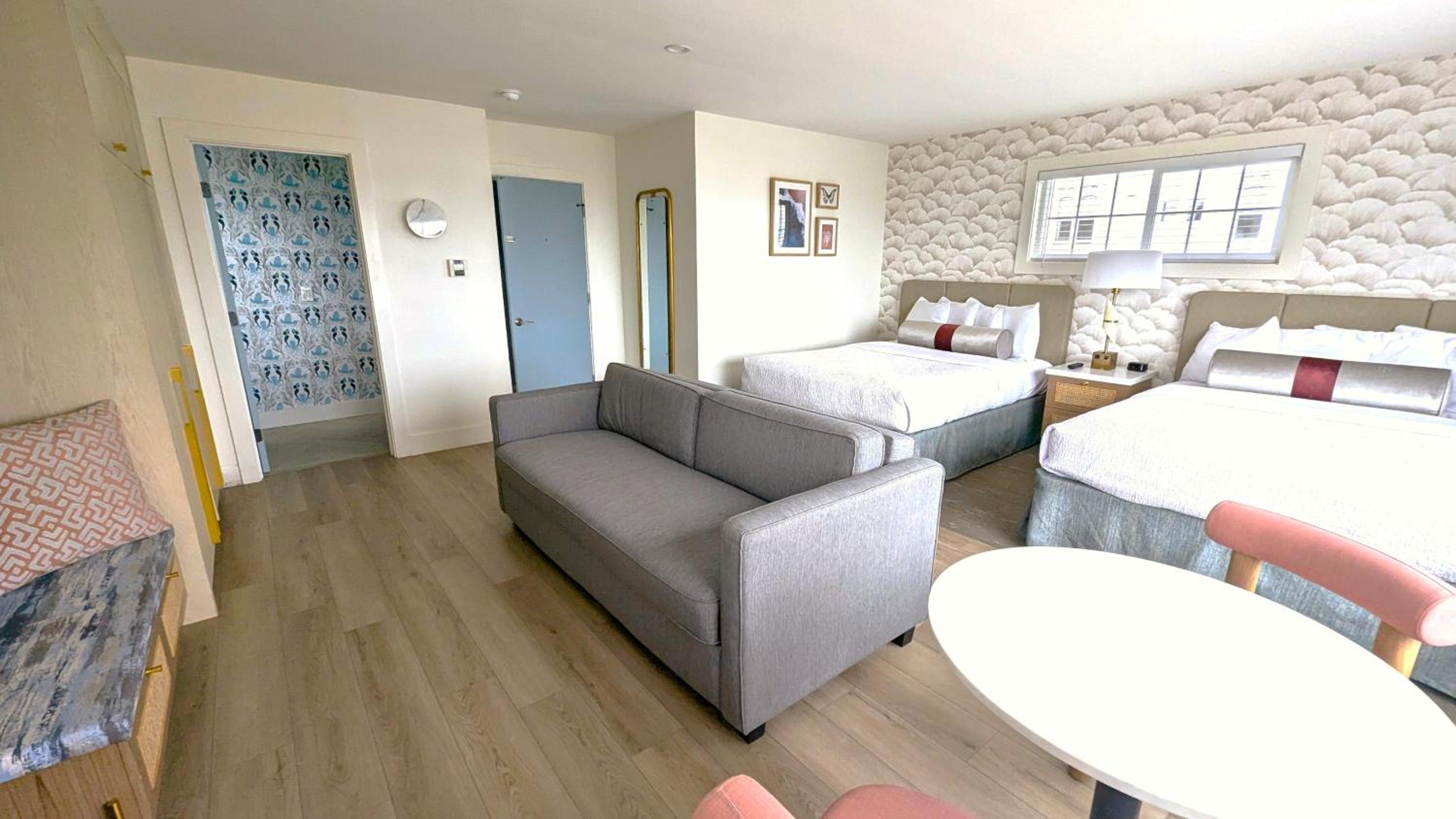 Deluxe Suite with Sea View - Photo 1