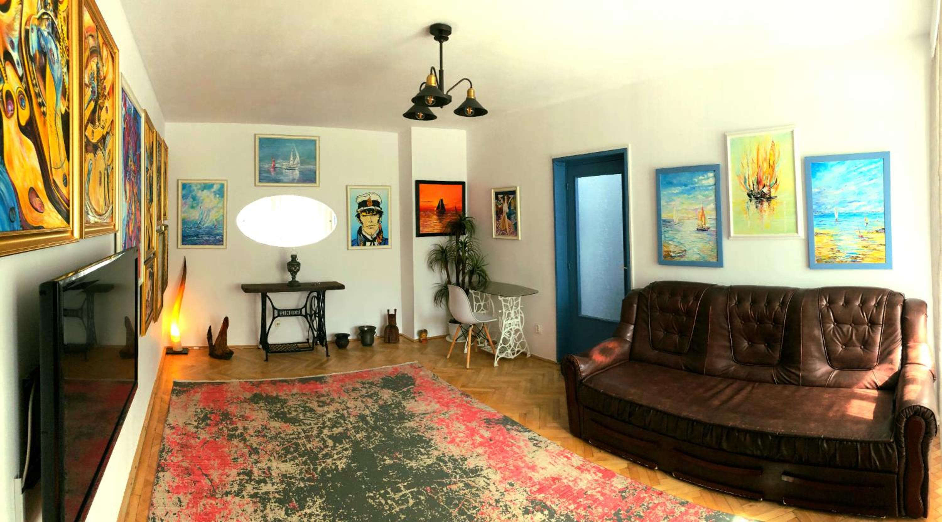 One-Bedroom Apartment photo 1