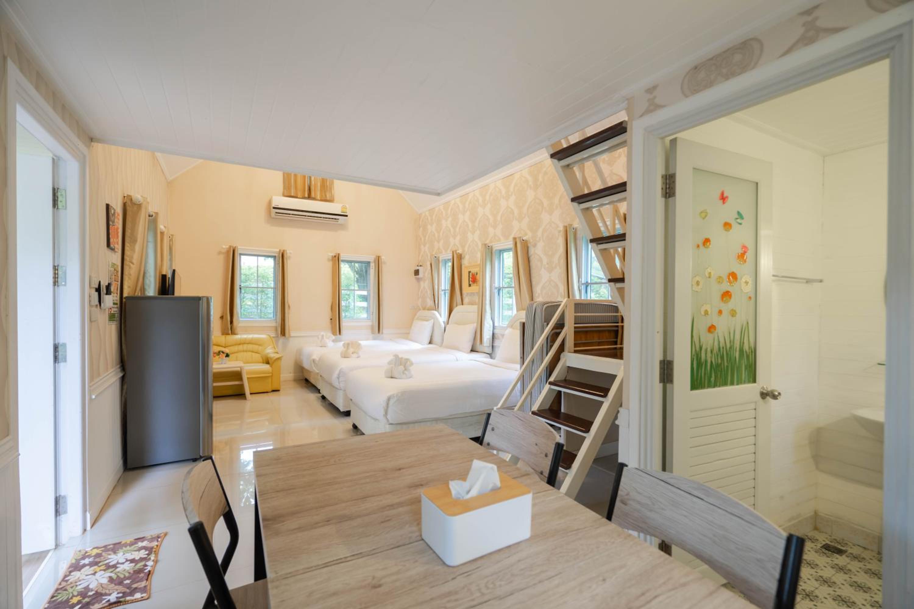 Deluxe Bungalow - Photo 3