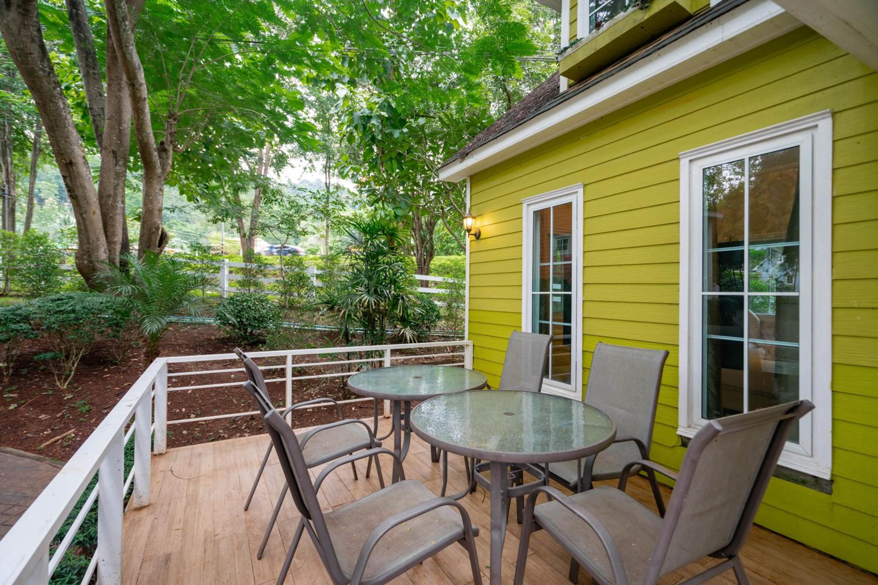 Deluxe Bungalow - Photo 13
