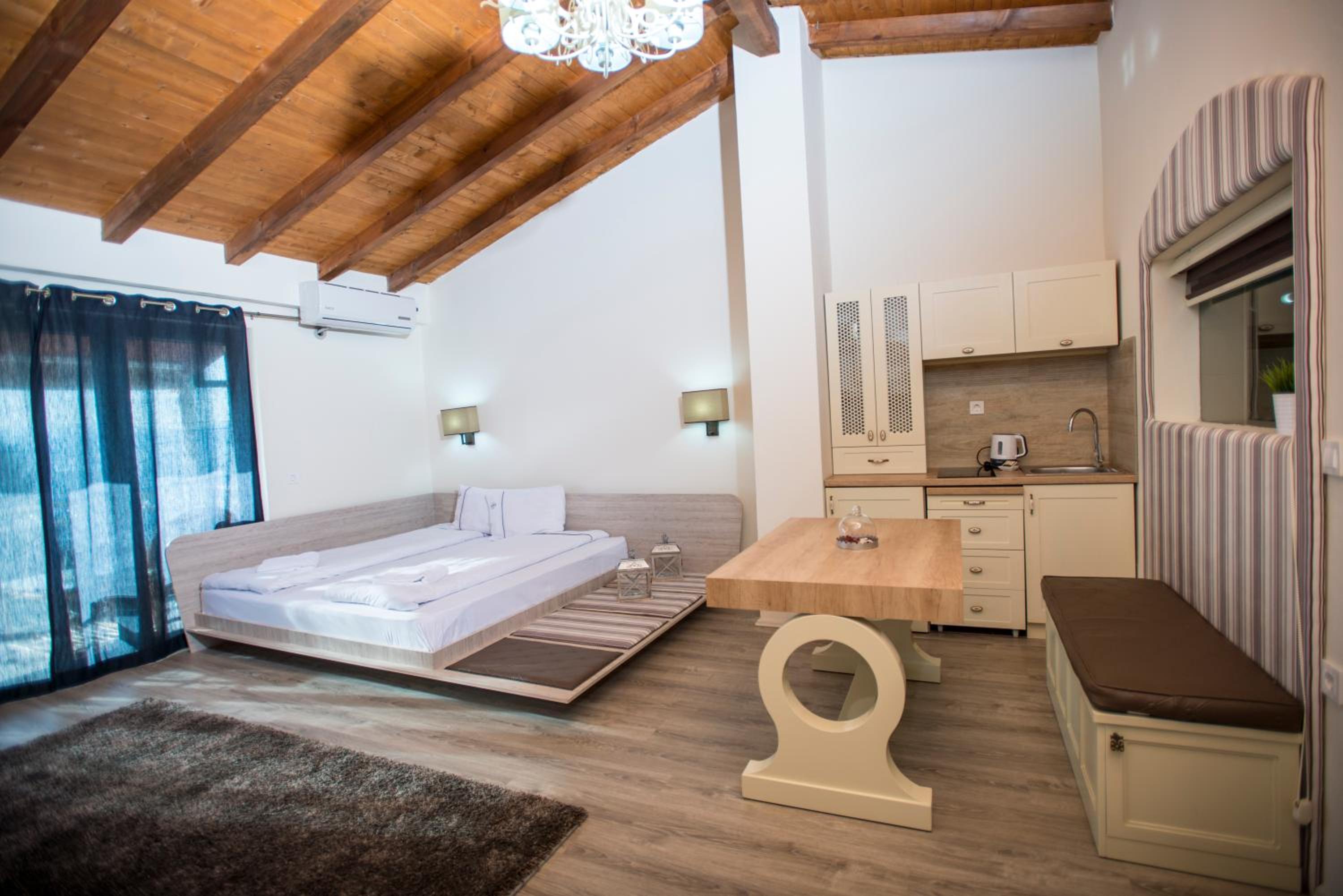 Superior Double Room with Lake View - Photo 1