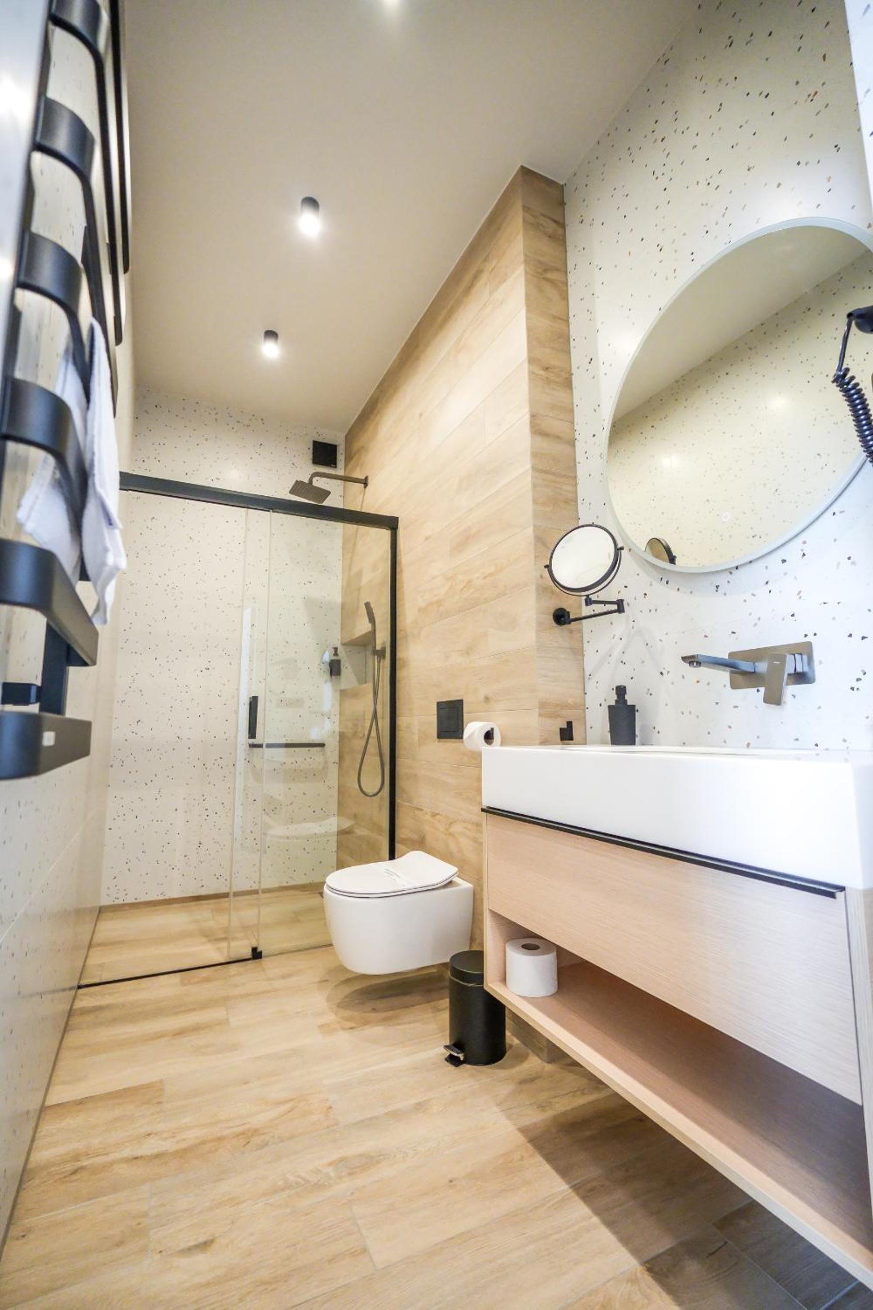 Deluxe Double or Twin Room - Photo 7