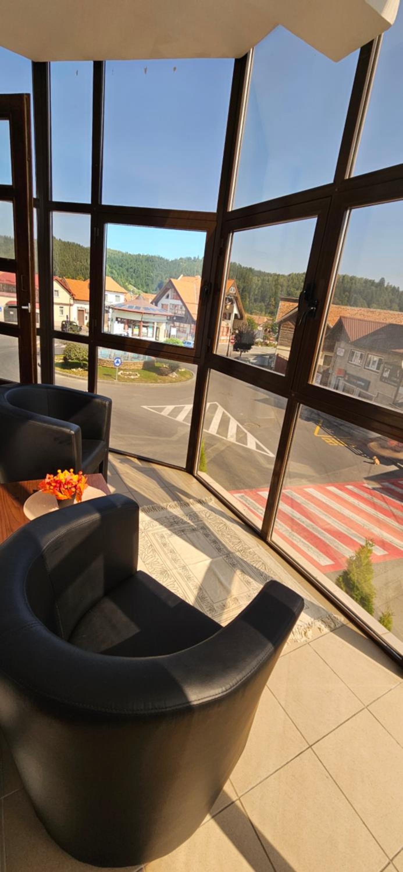 Apartment with Mountain View photo 2