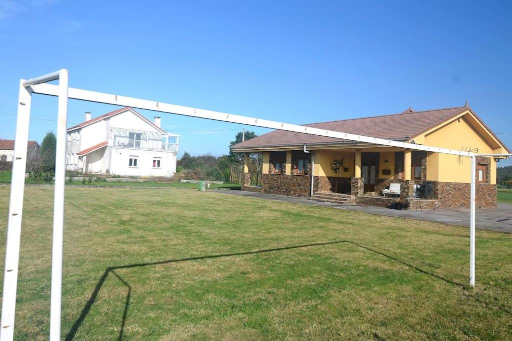 Three-Bedroom House photo 3