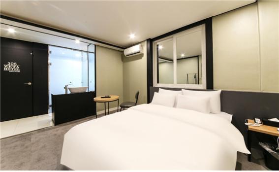 Deluxe Room - Photo 20
