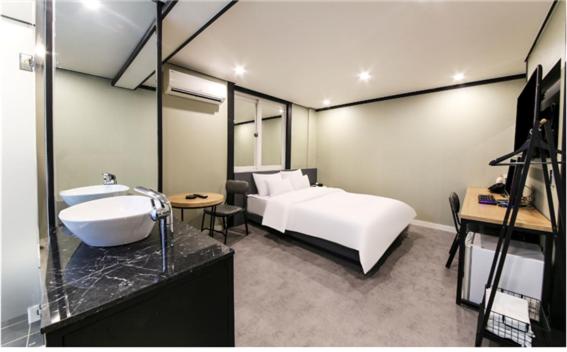 Deluxe Room - Photo 3