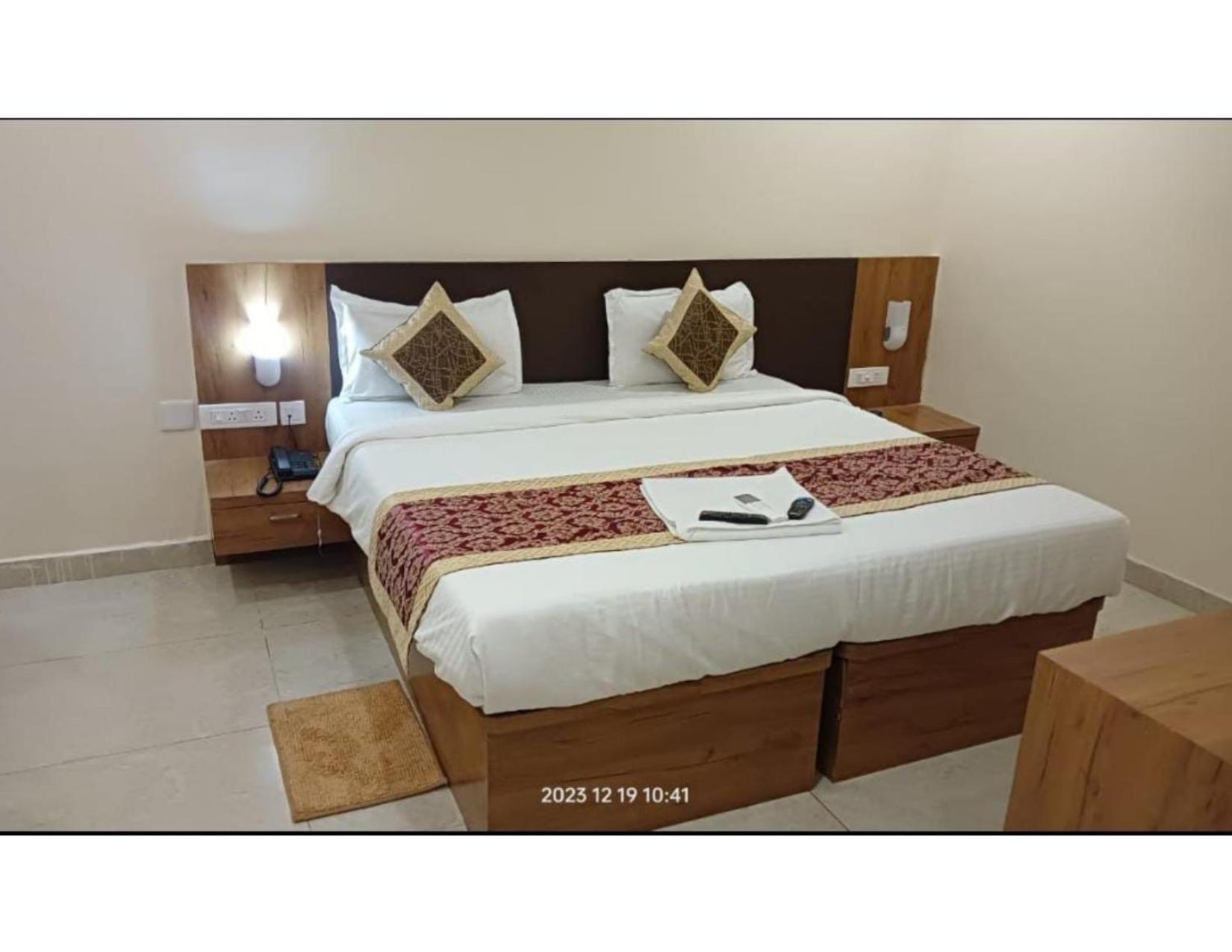 Superior King Room photo 2