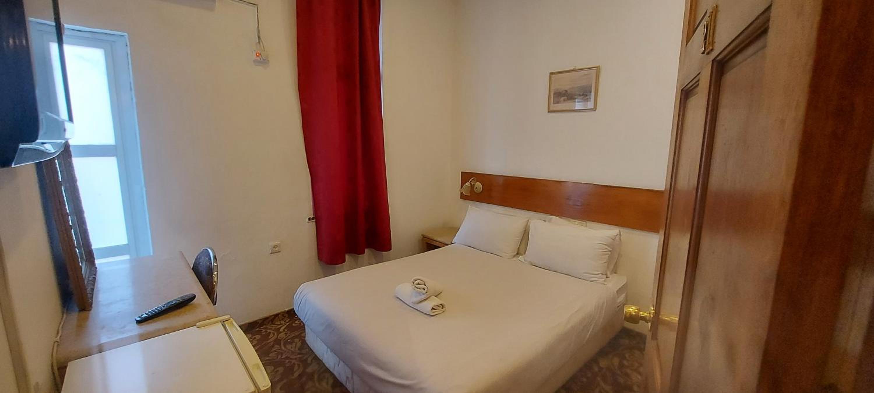 Budget Double Room - Photo 2