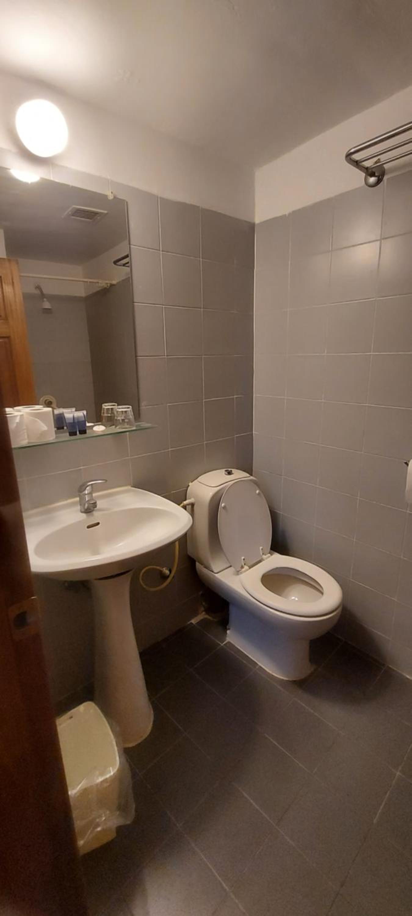 Budget Double Room - Photo 7