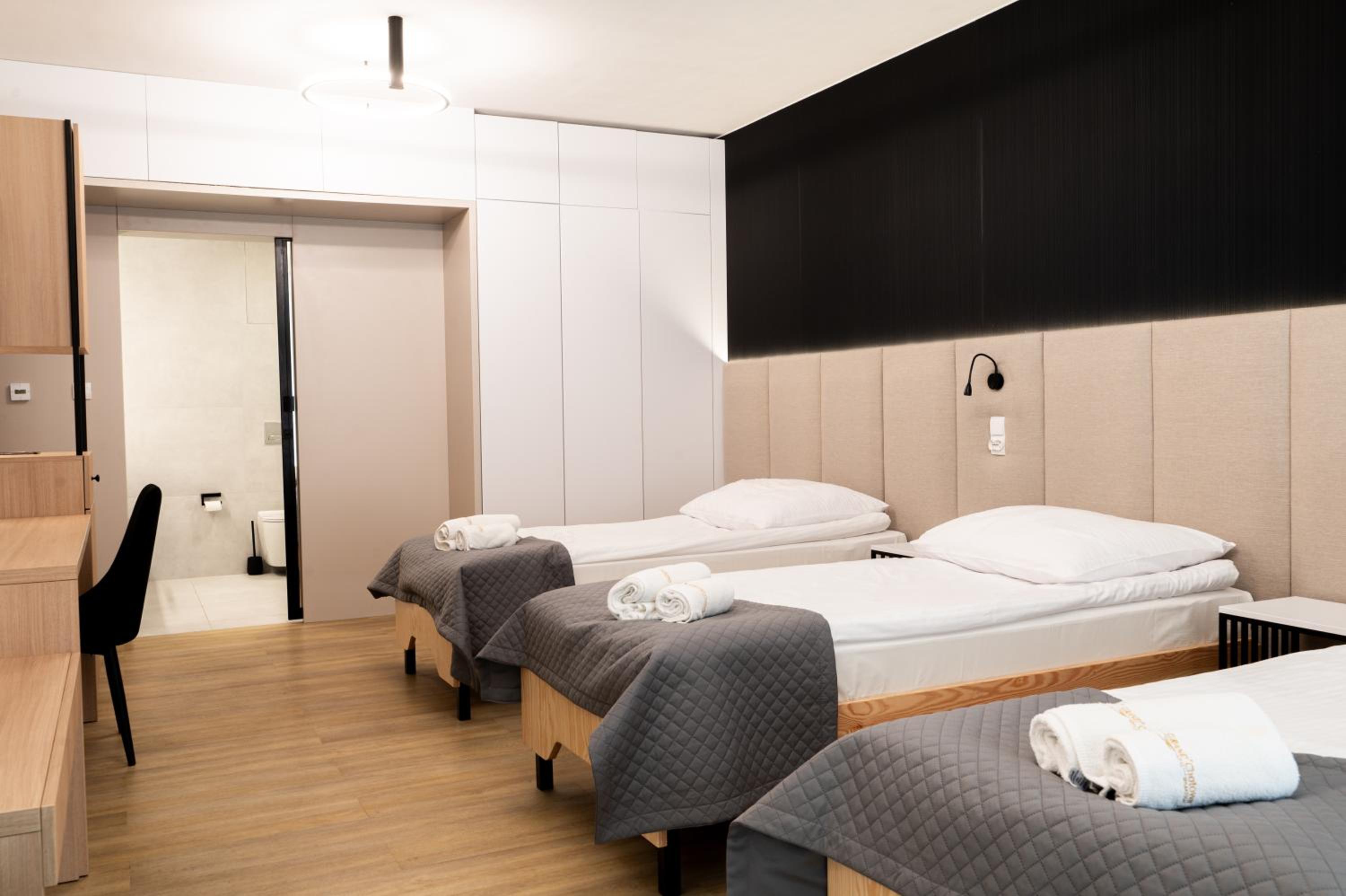Economy Triple Room photo 1