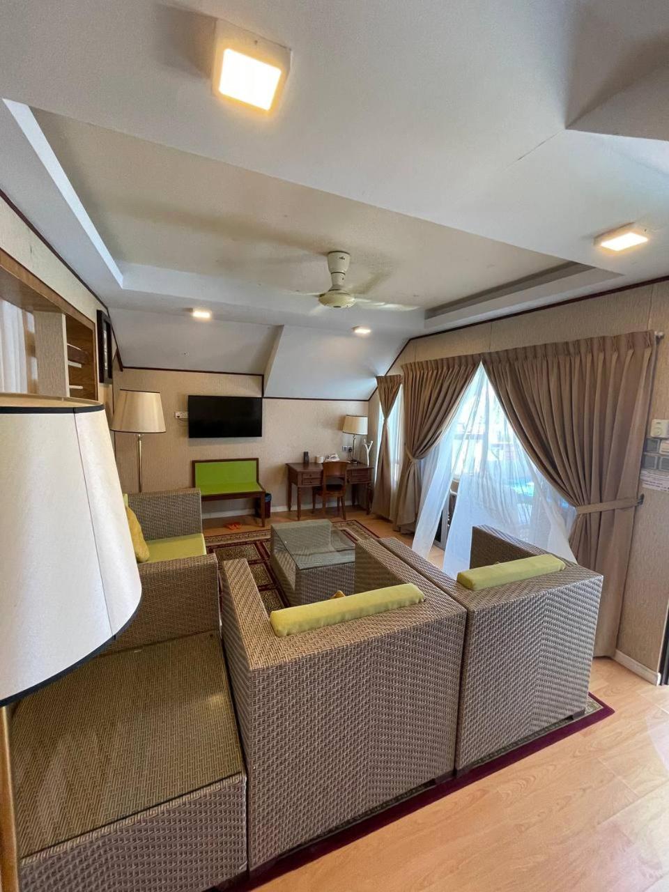 Suite With Private Pool photo 3
