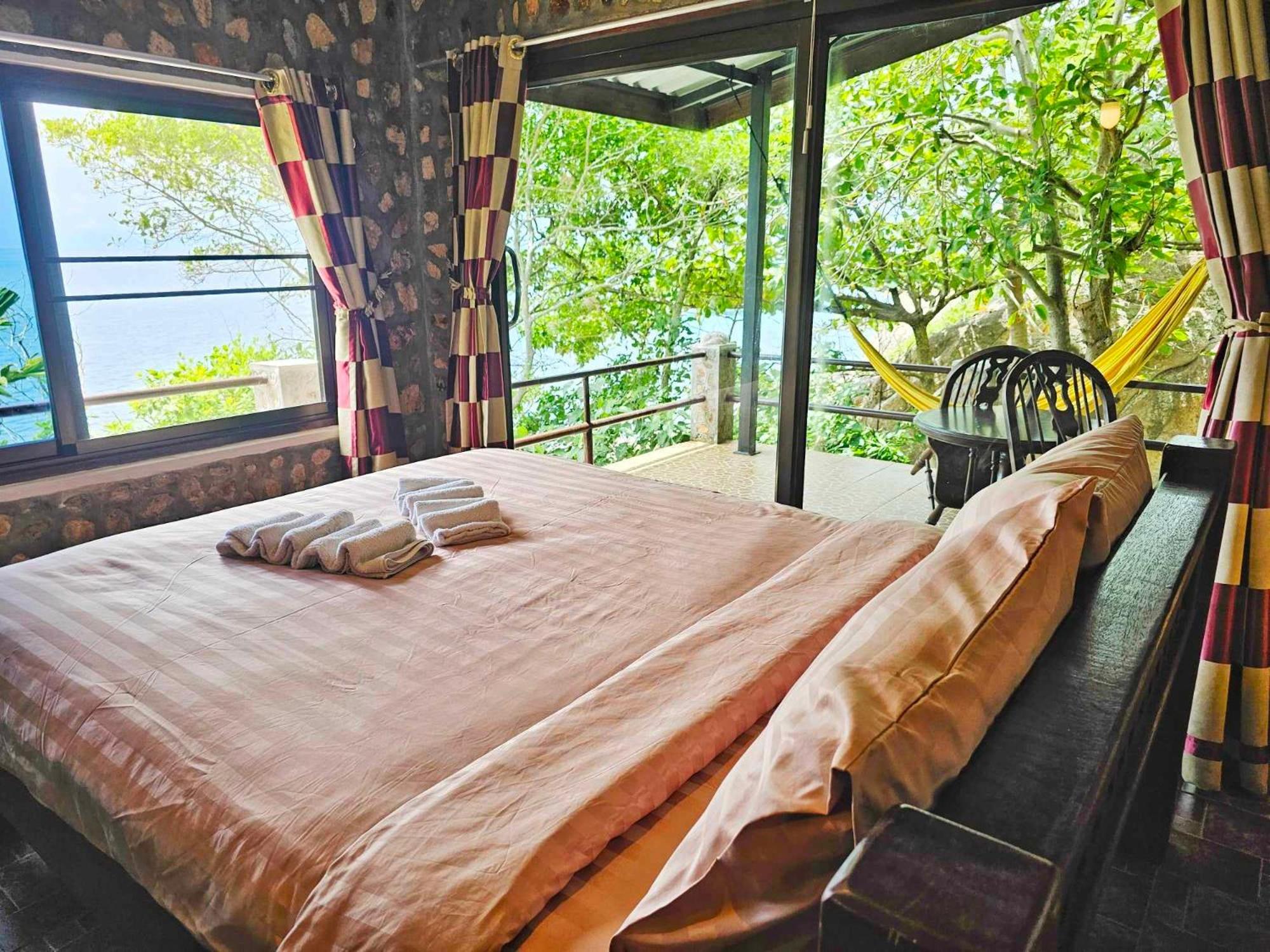 Deluxe Queen Room with Sea View