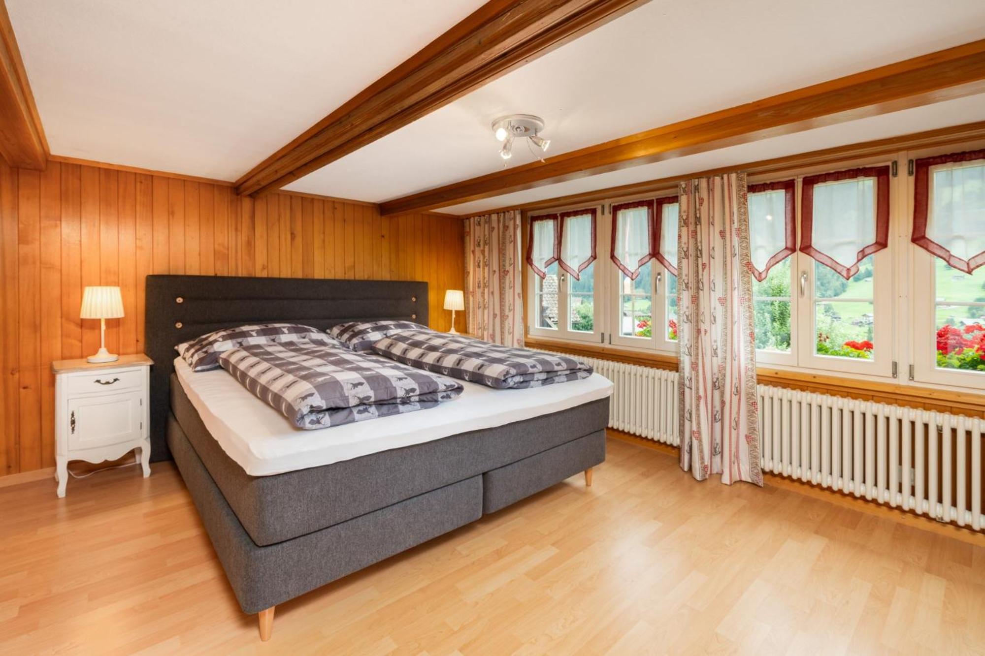 Three-Bedroom Apartment with Eiger View photo 1