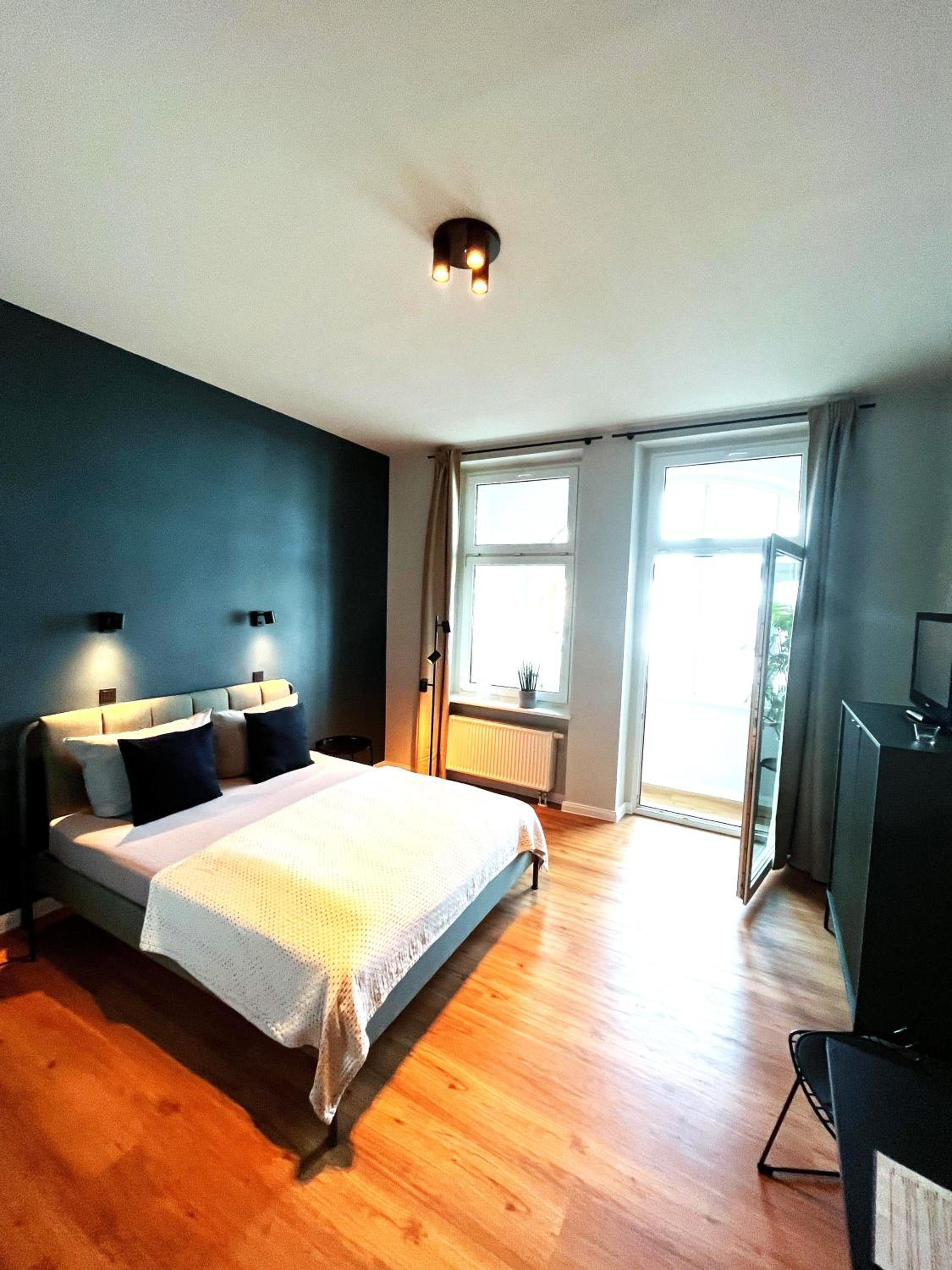 Large Apartment thumbnail 5