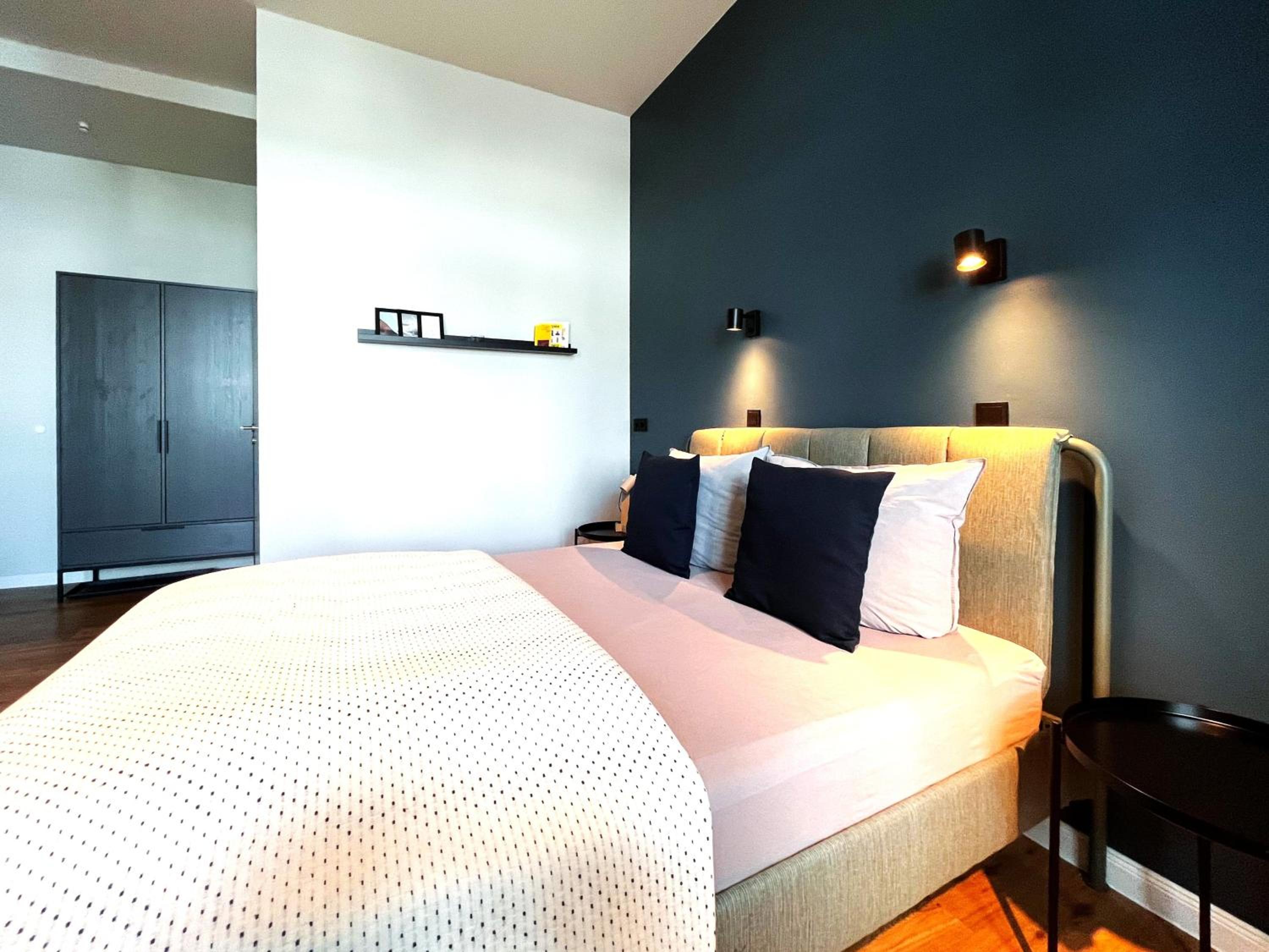 Large Apartment thumbnail 5