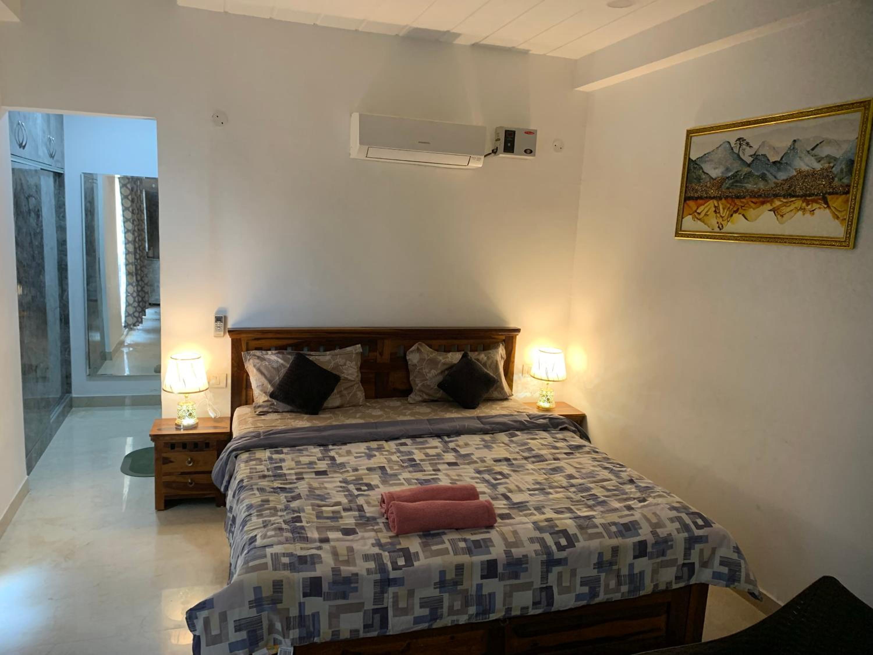 One-Bedroom Apartment photo 1