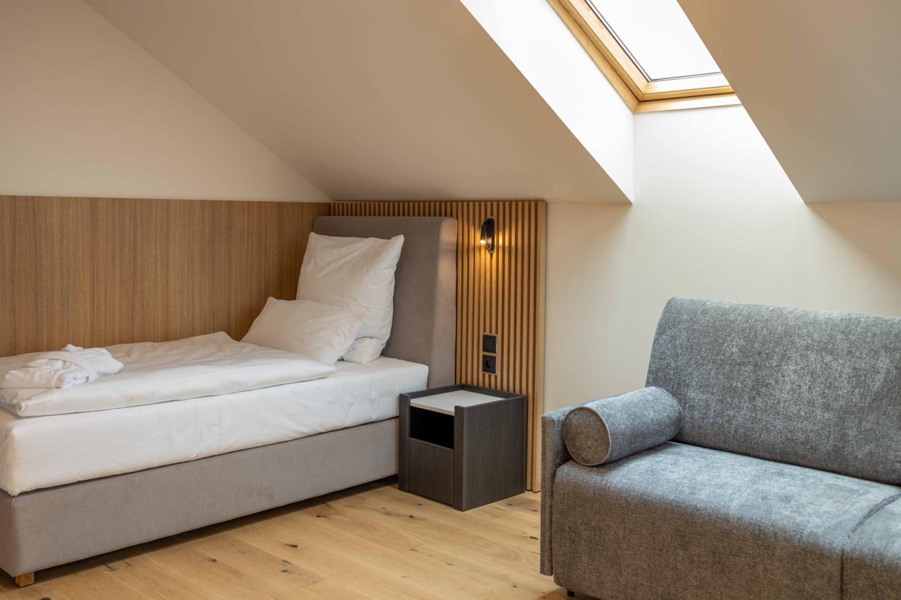 Two-Bedroom Apartment with Mountain View photo 3