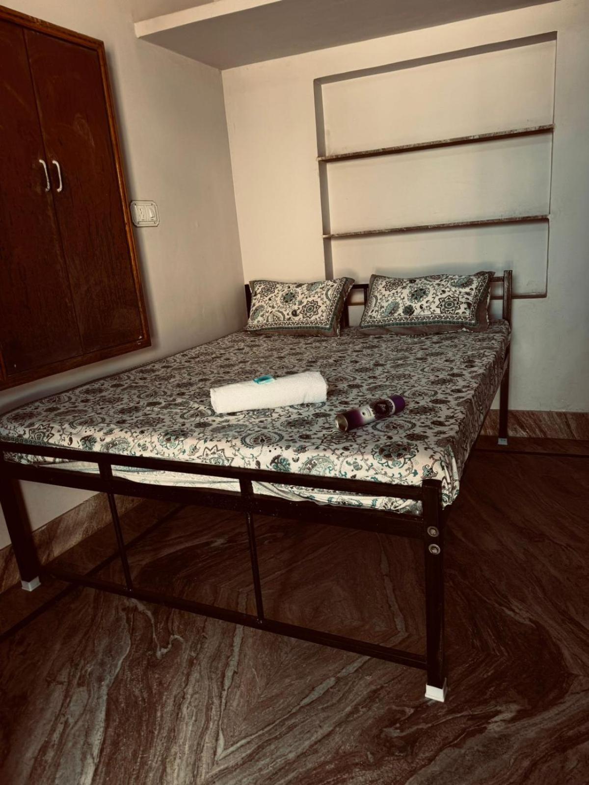 Budget Double Room photo 2