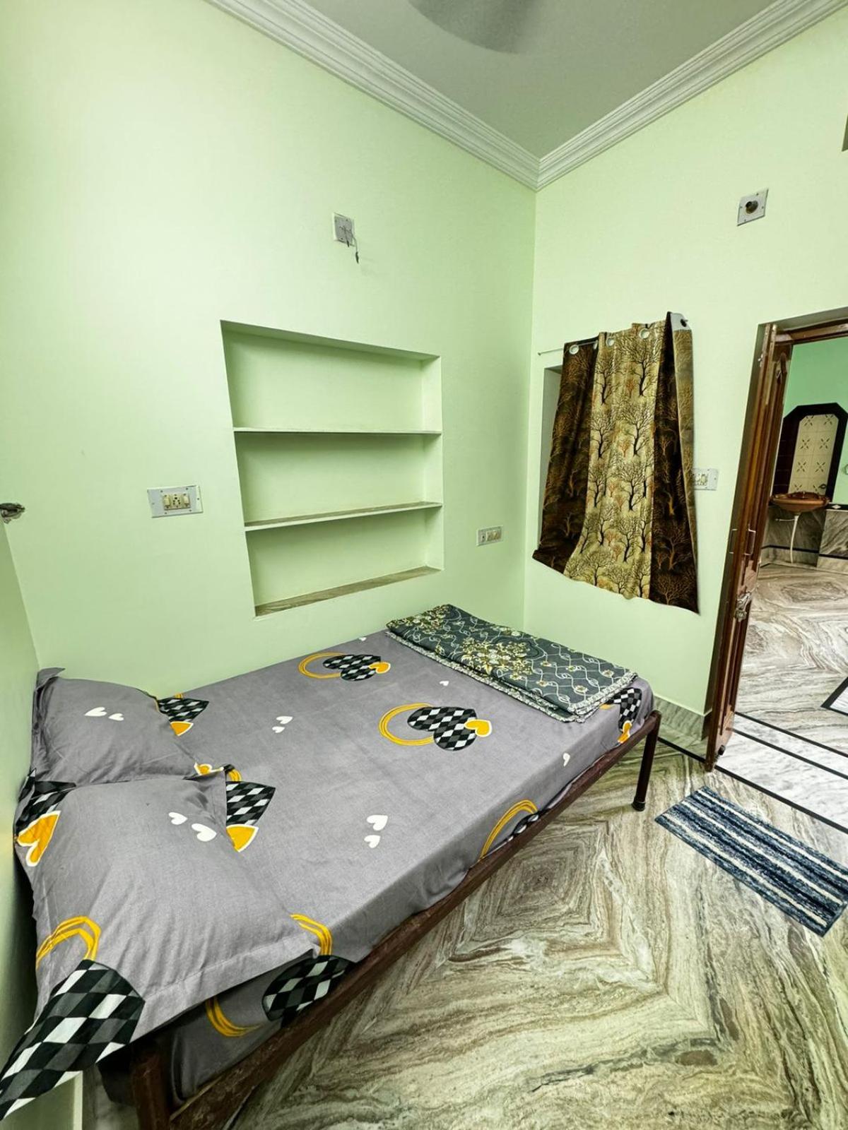 Budget Double Room photo 3