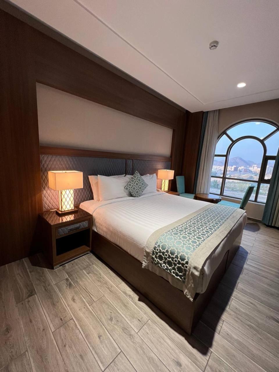 Two-Bedroom Suite (6 Adults) - Photo 1