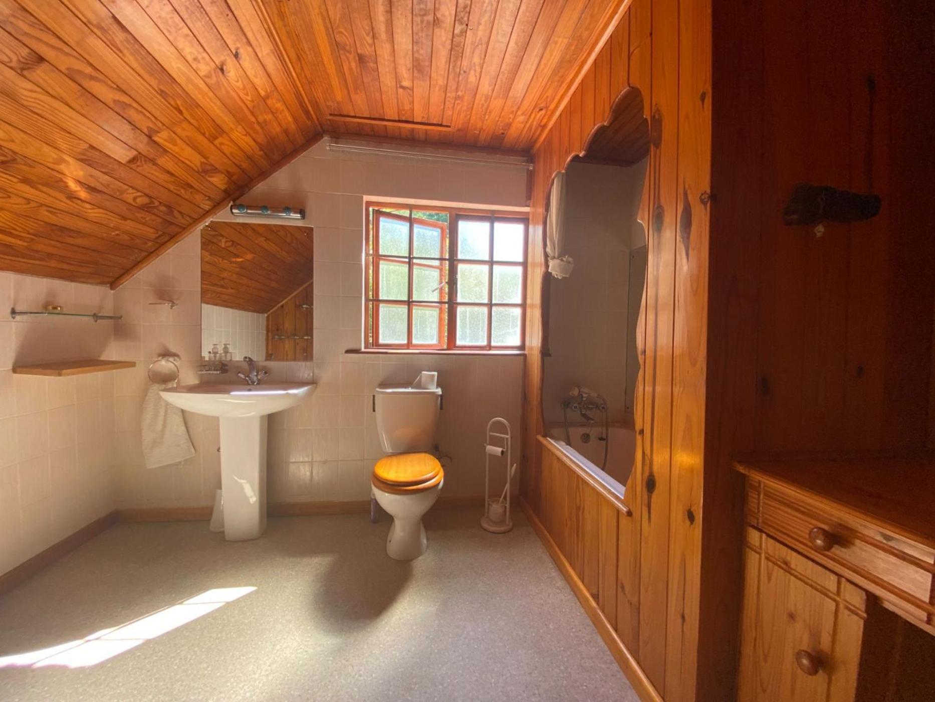 Three-Bedroom House photo 3