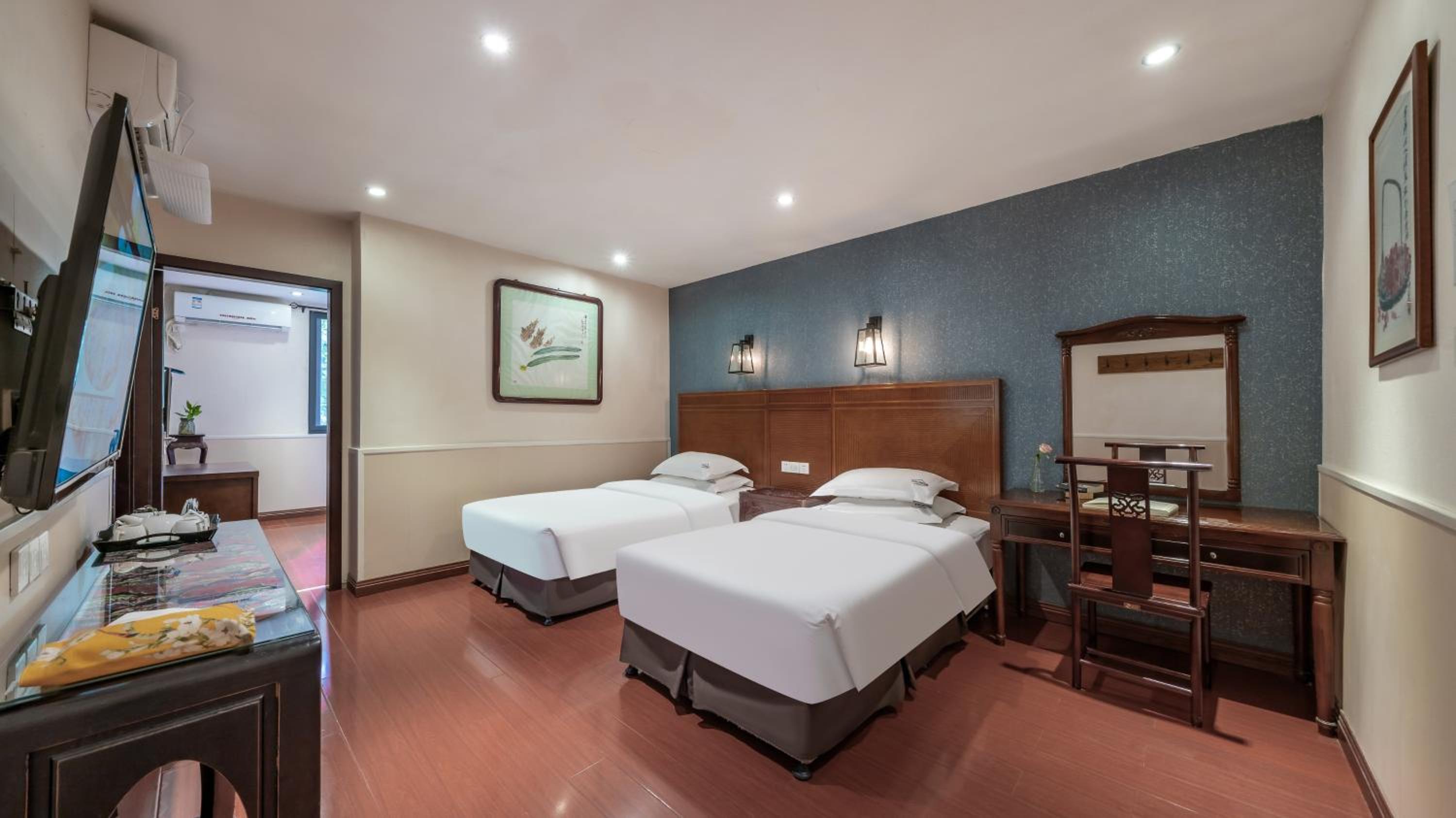 Deluxe Family Suite with Bathtub（free laundry, 1 free meal） photo 1