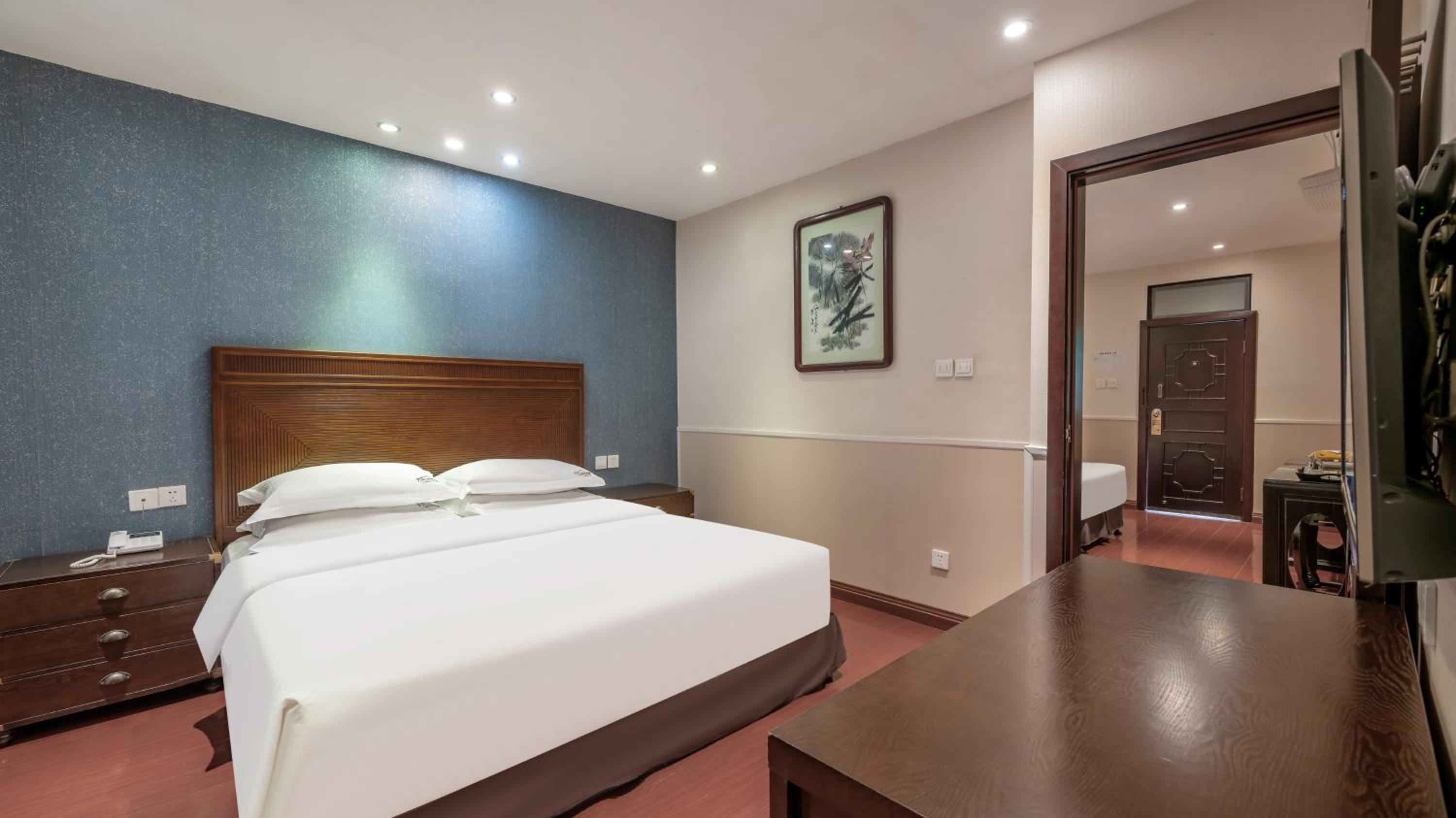 Deluxe Family Suite with Bathtub（free laundry, 1 free meal） photo 2