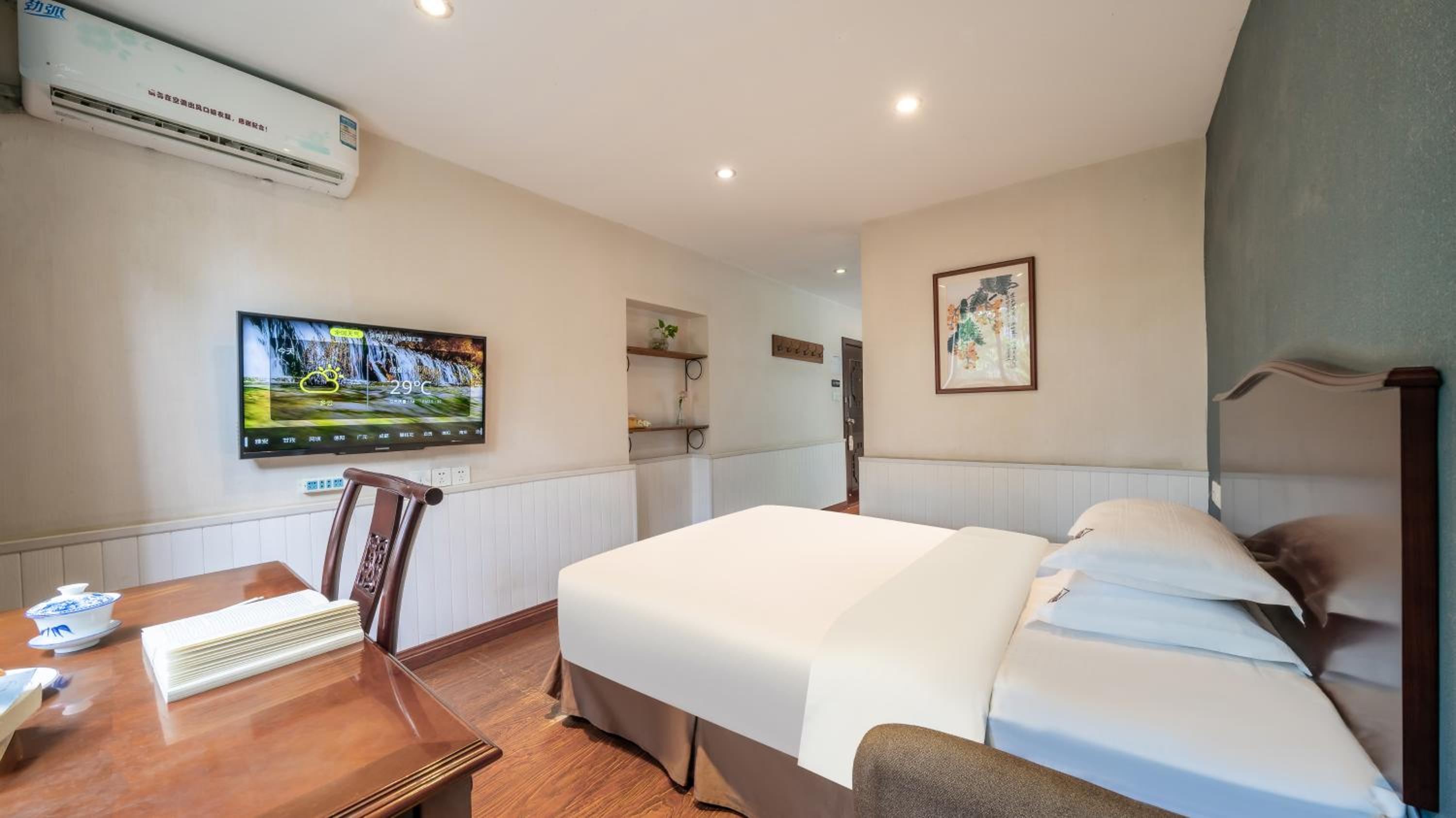 Comfort Double Room（free laundry , free tea/coffee ） photo 2