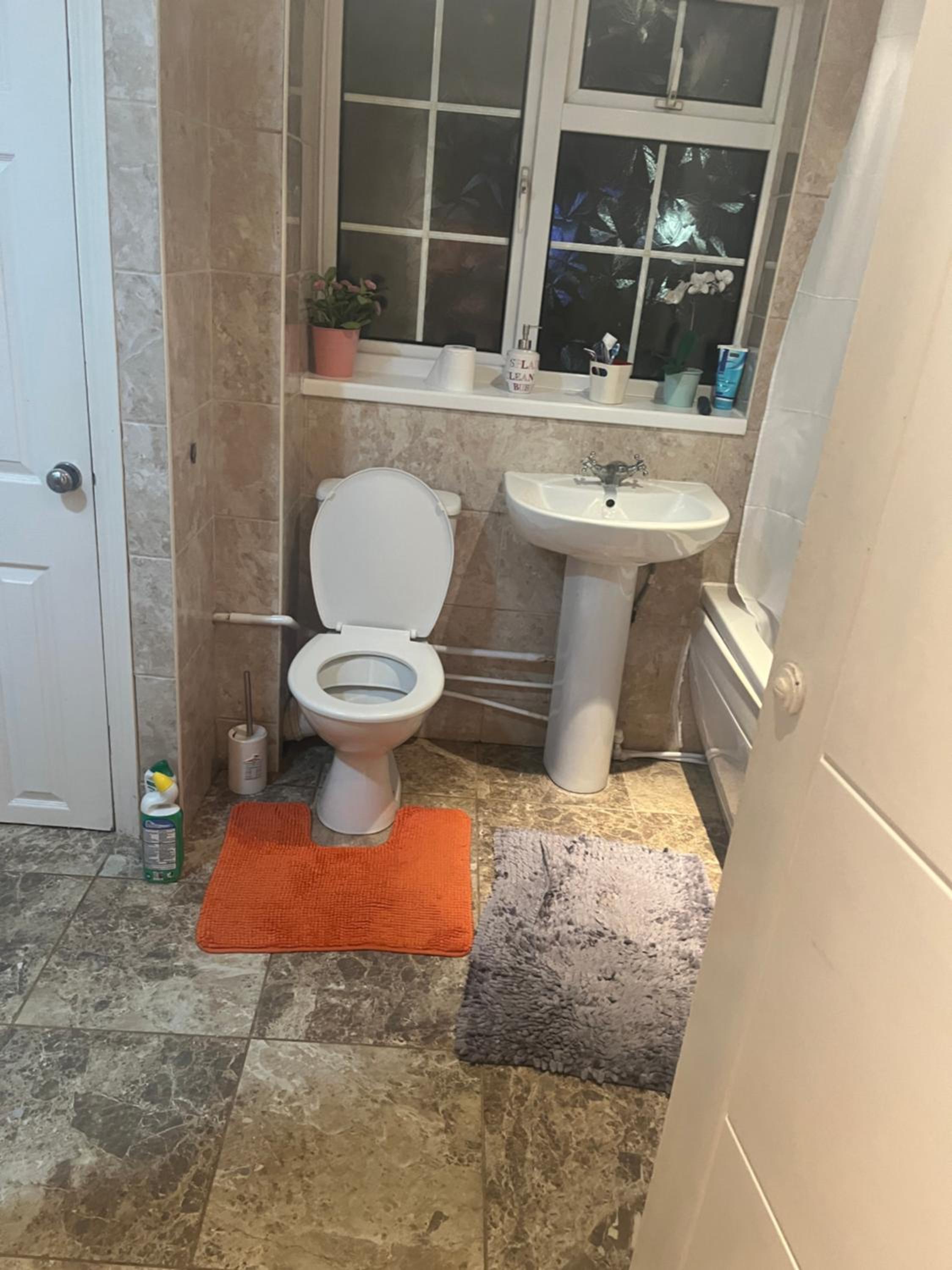 Double Room with Private Bathroom photo 3
