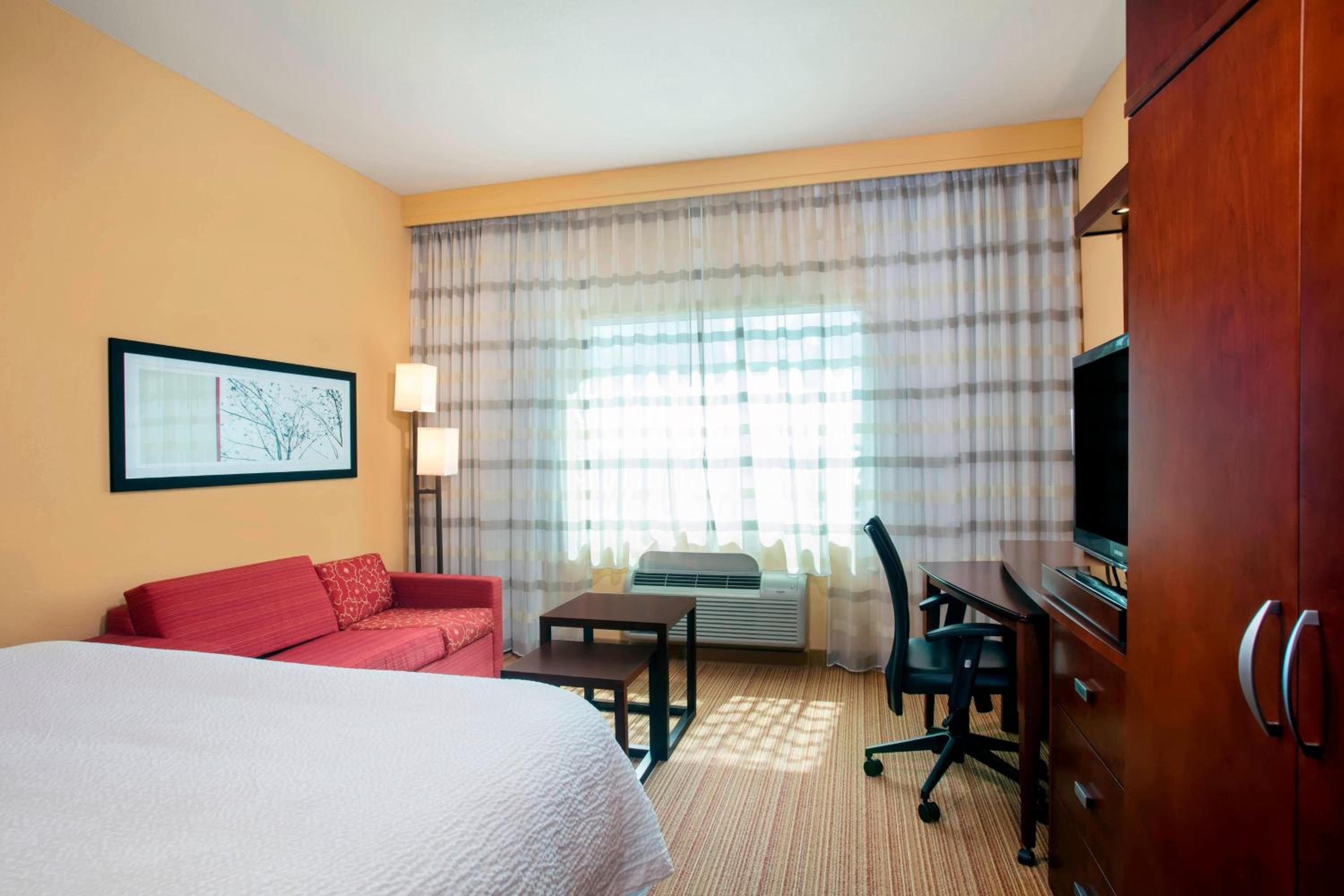 King Room with Sofa Bed - Photo 1
