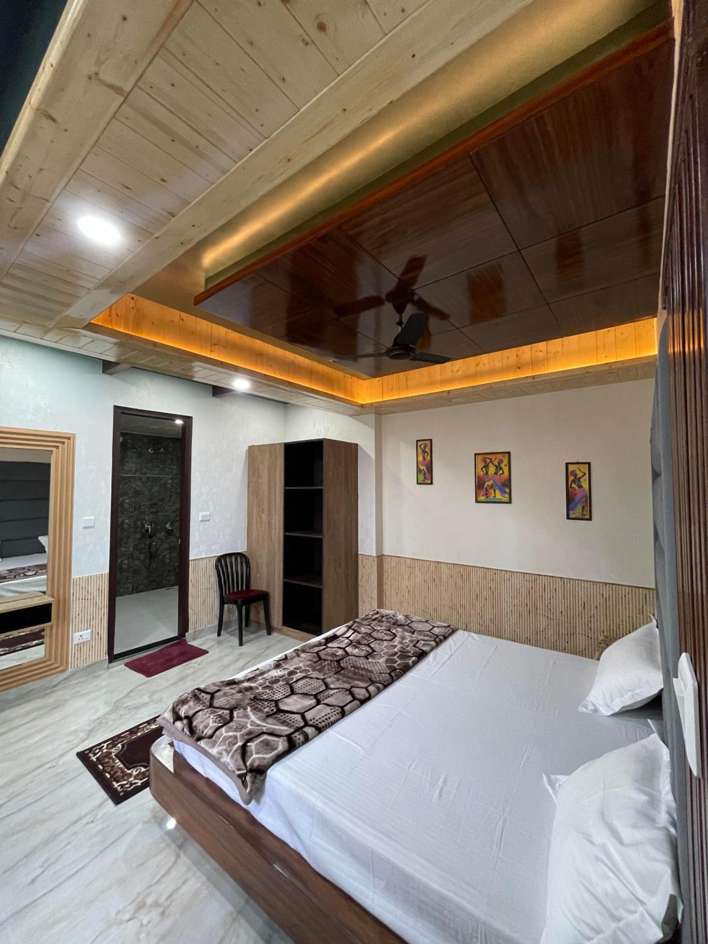 Deluxe King Room photo 3