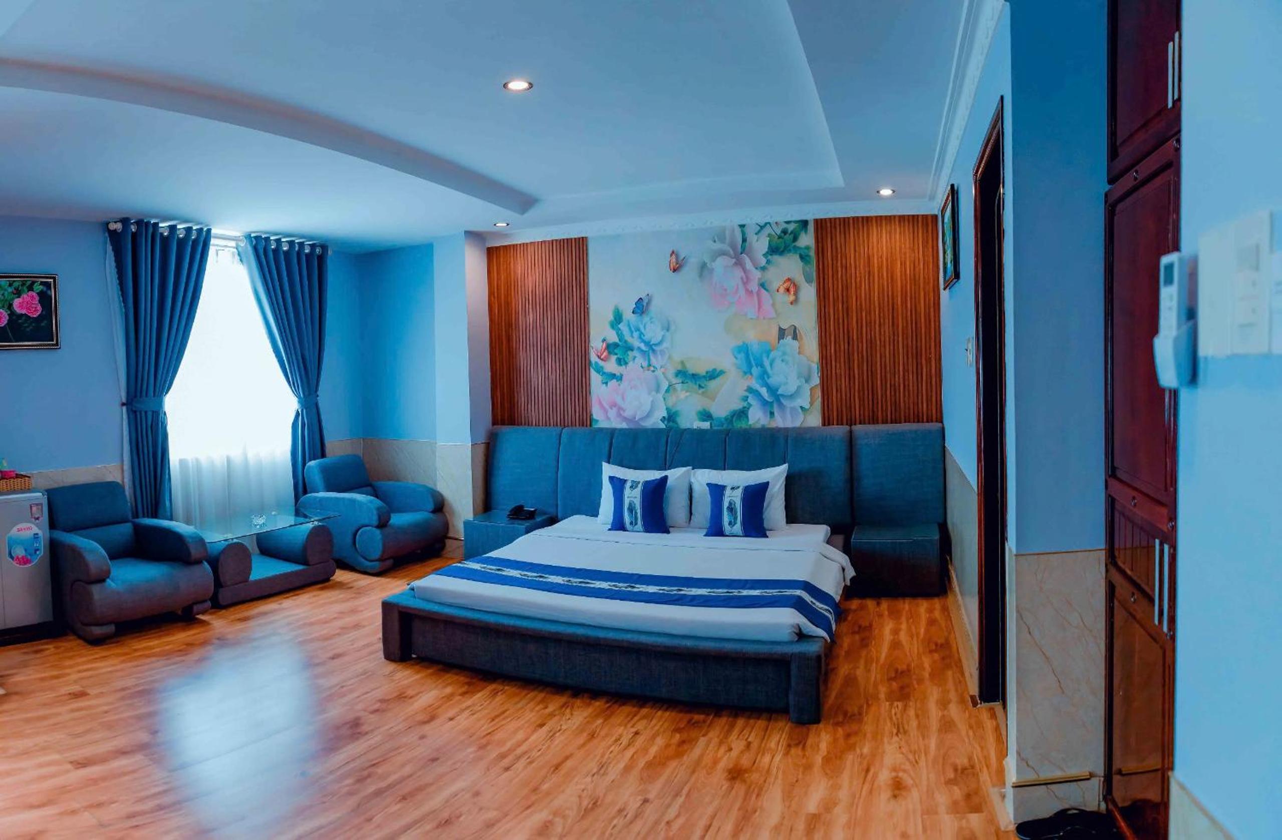 Deluxe Double Room with Balcony photo 2