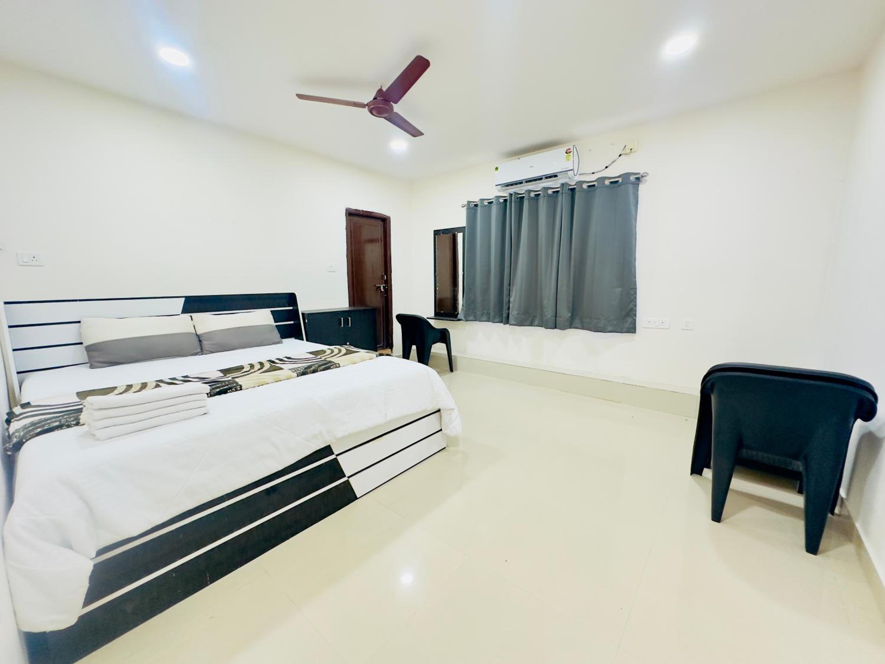 Deluxe King Room photo 1