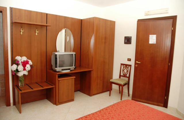 Double or Twin Room with Balcony - Photo 1