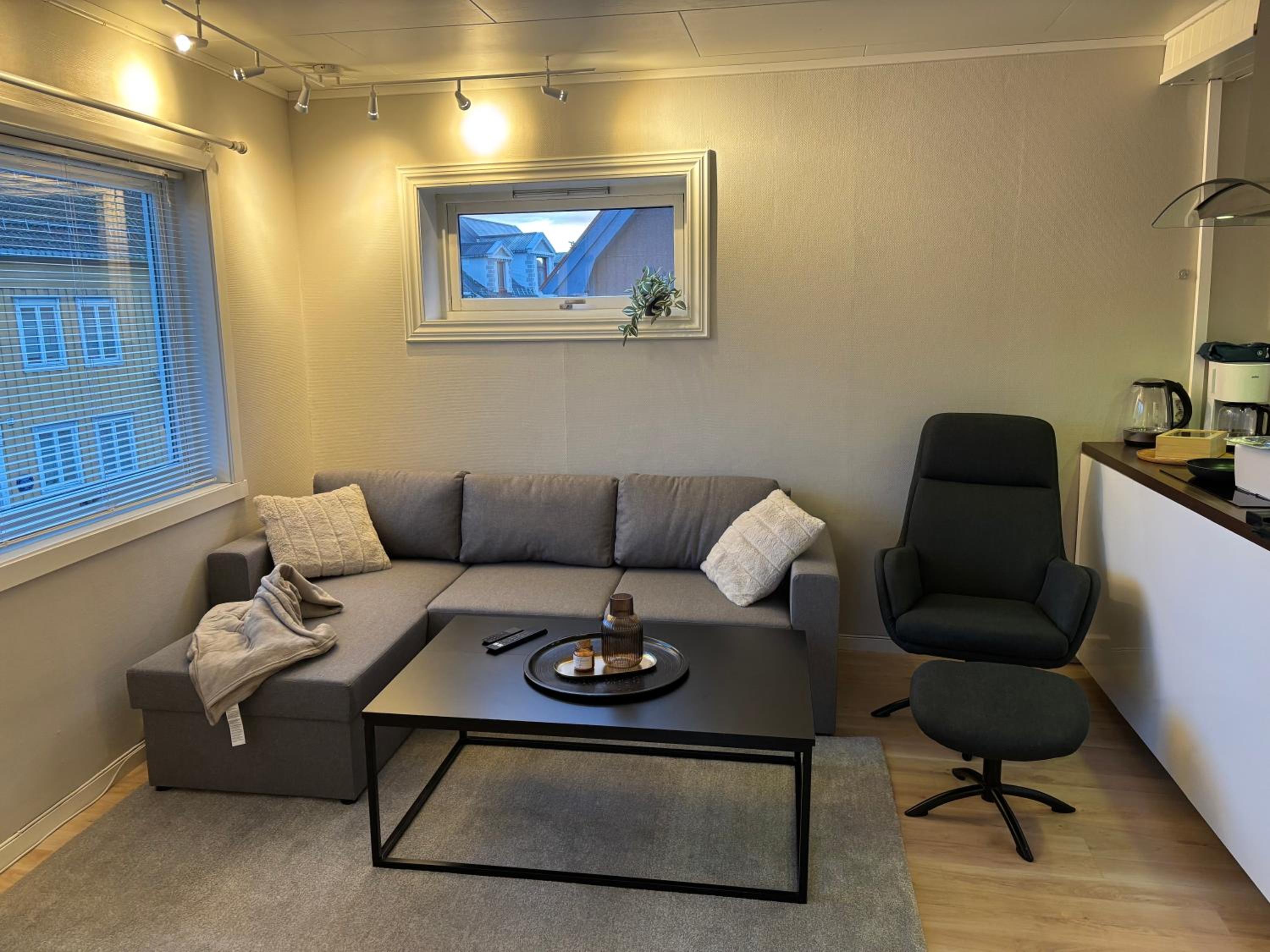 One-Bedroom Apartment photo 1