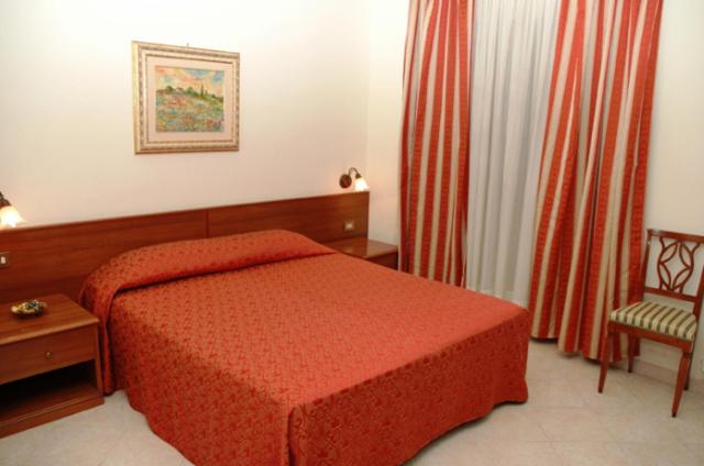 Double or Twin Room with Balcony - Photo 3