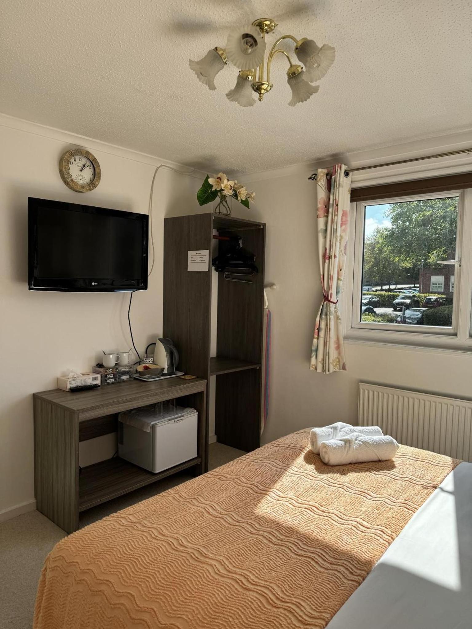 Deluxe King Room photo 2