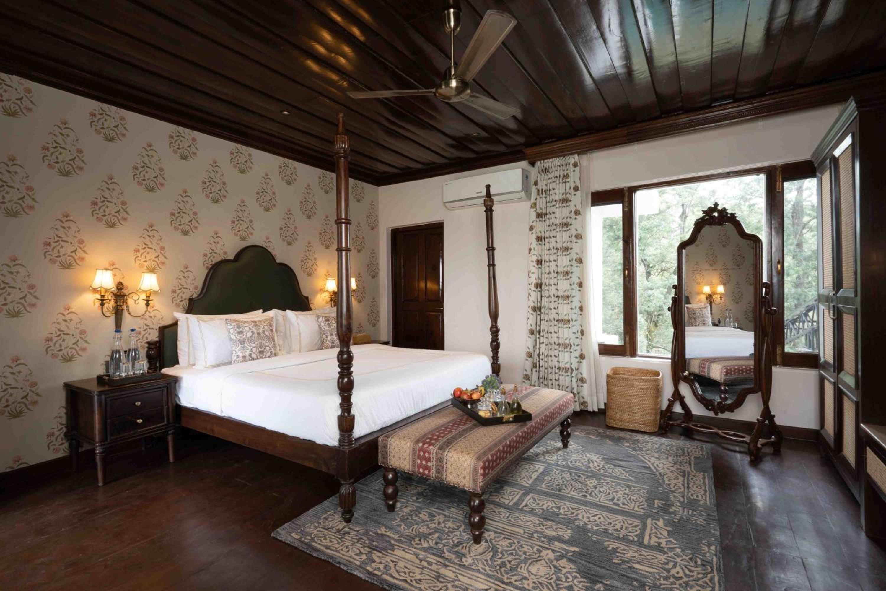 Sir Francis Premier Room