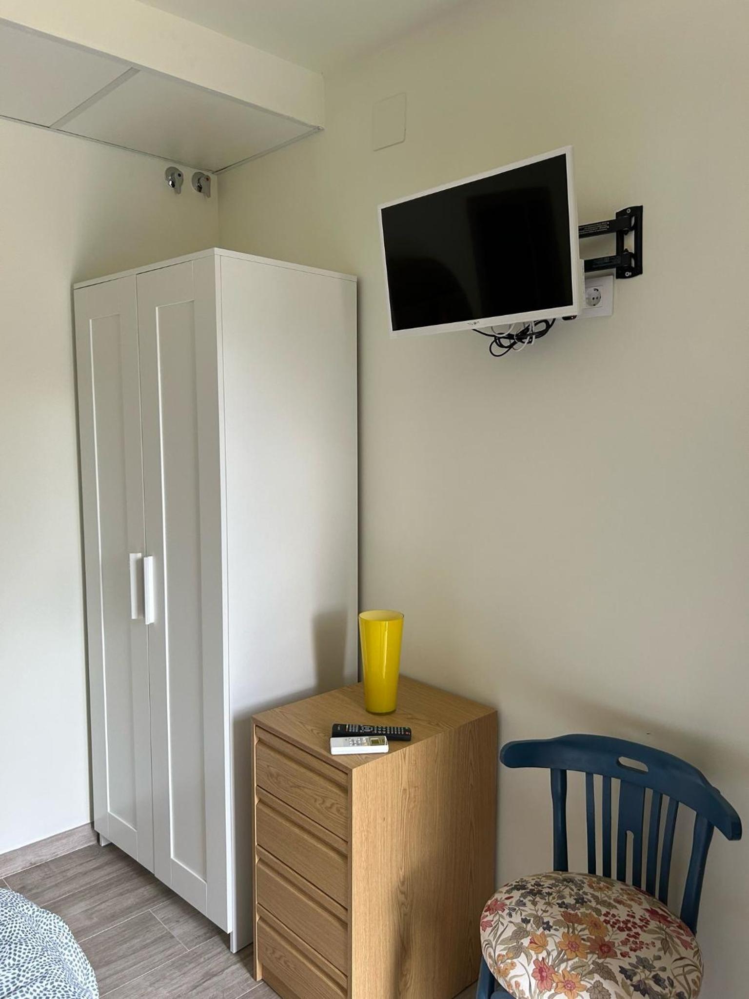 Twin Room with Bathroom photo 3