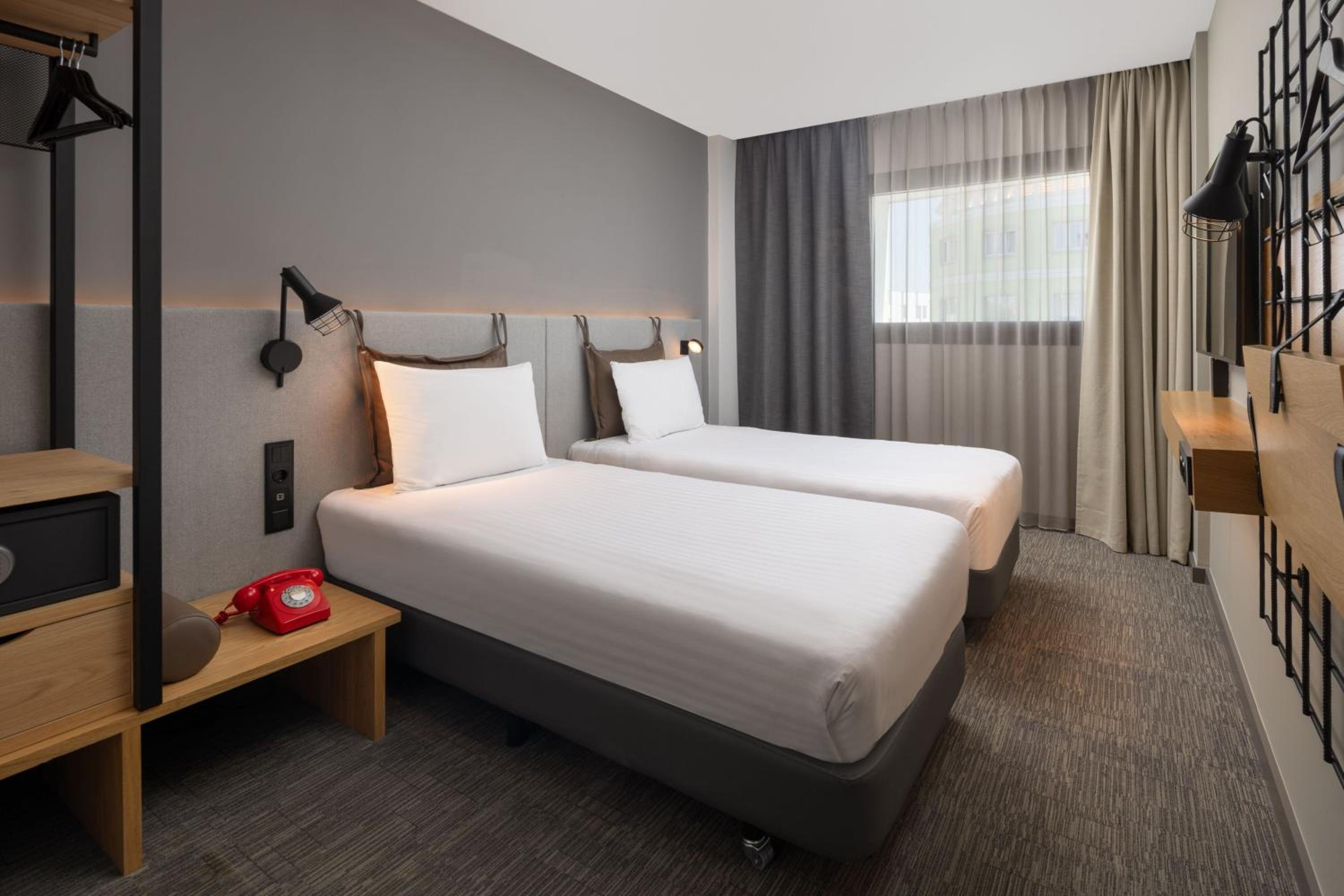 Moxy Sleeper Twin Room photo 1
