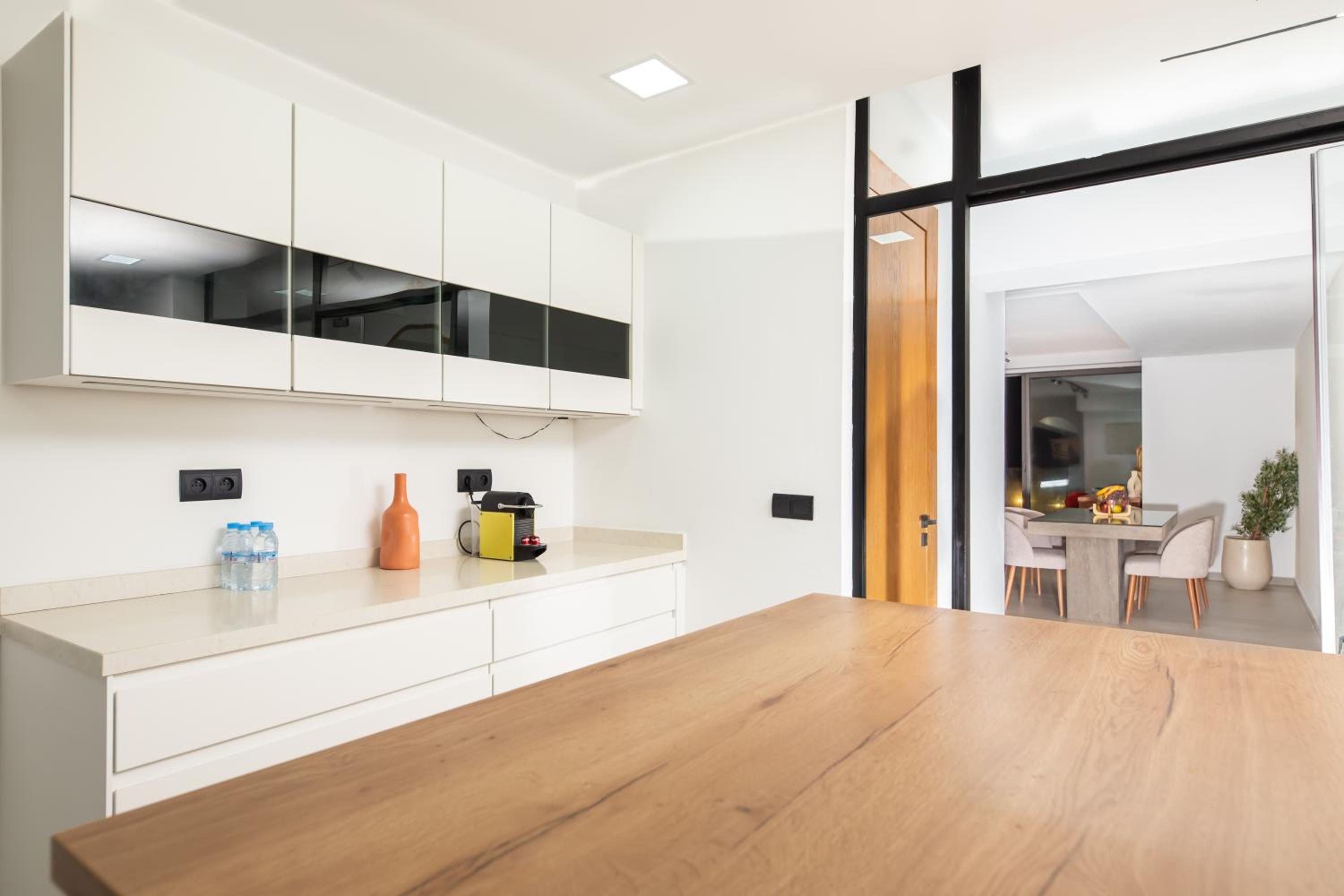 Three-Bedroom Apartment with Sea View photo 2