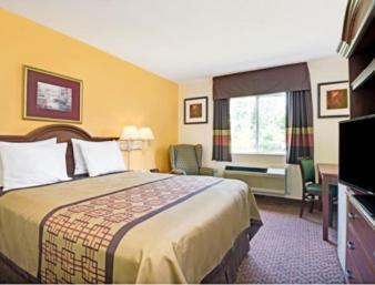 Queen Room - Disability Access - Non-Smoking photo 3