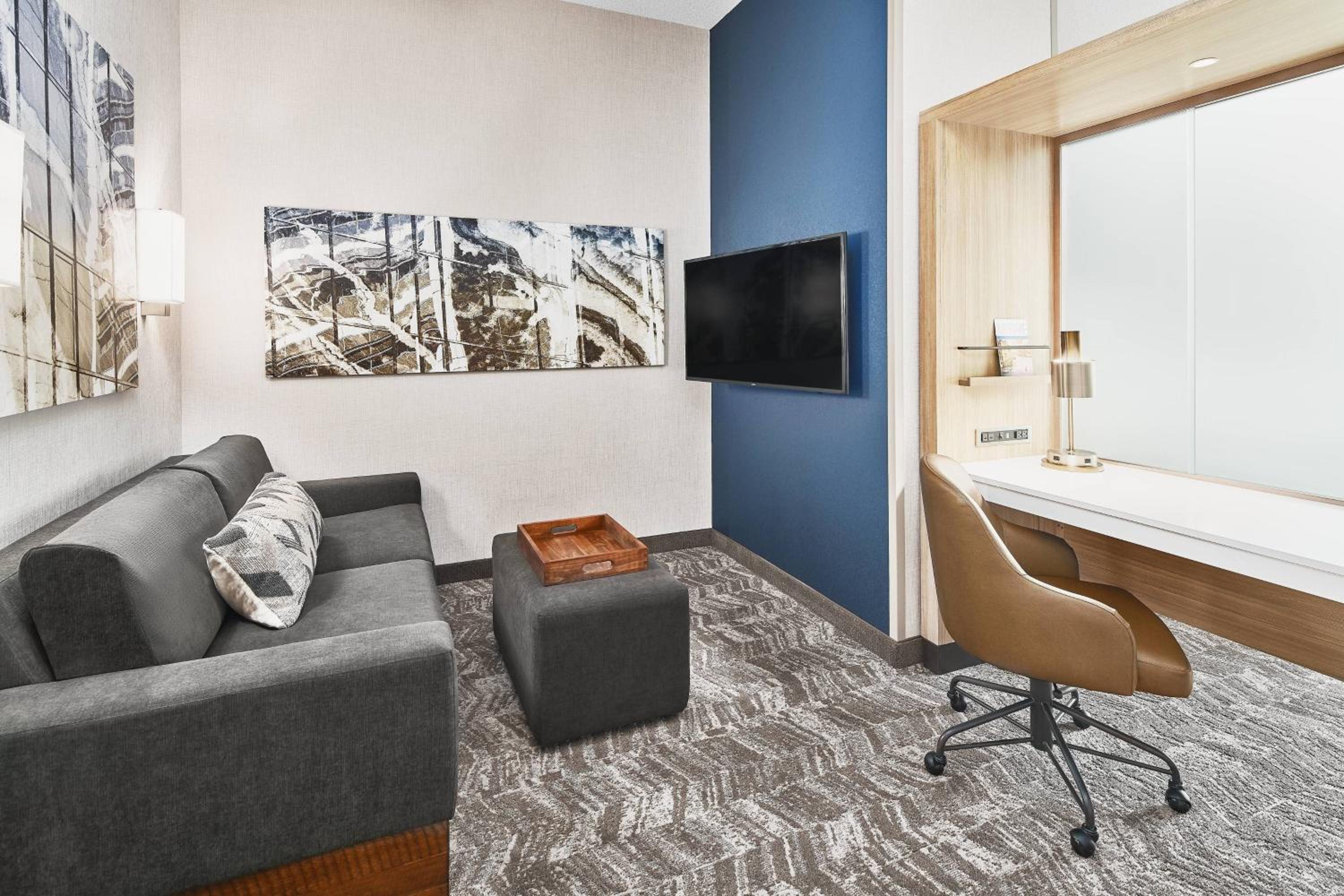 Queen Suite with Two Queen Beds and Sofa Bed - Photo 1