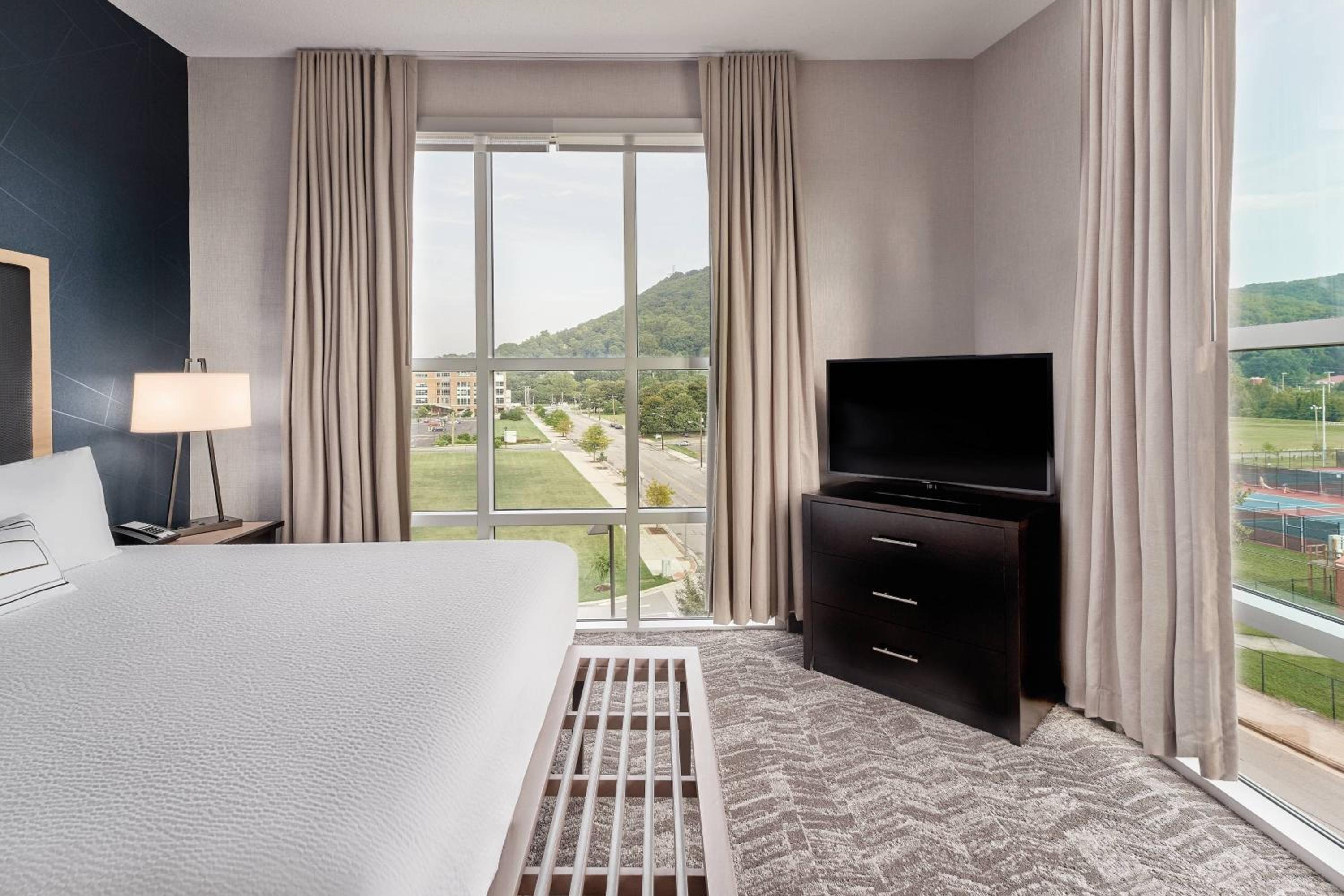 King Suite with Sofa Bed and View - Photo 2